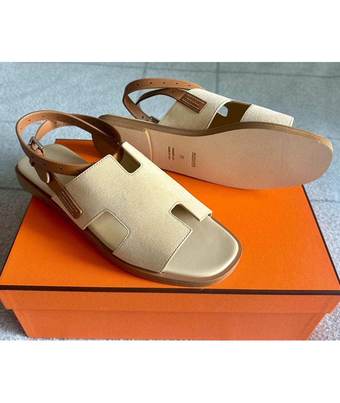 HERMES Бежевые замшевые сандалии, фото 2