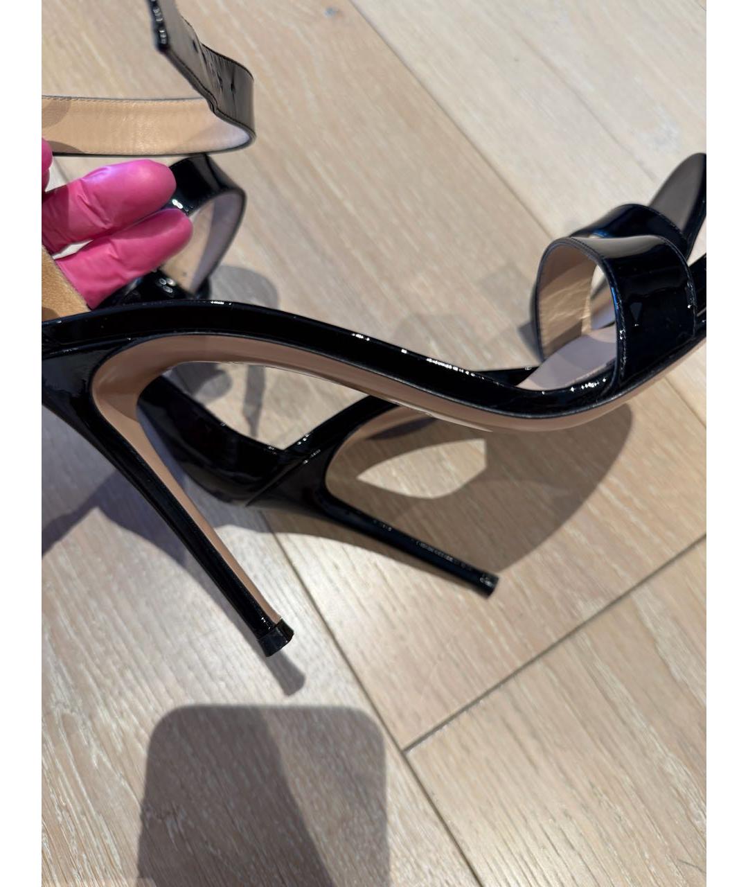 GIANVITO ROSSI Черные босоножки из лакированной кожи, фото 4