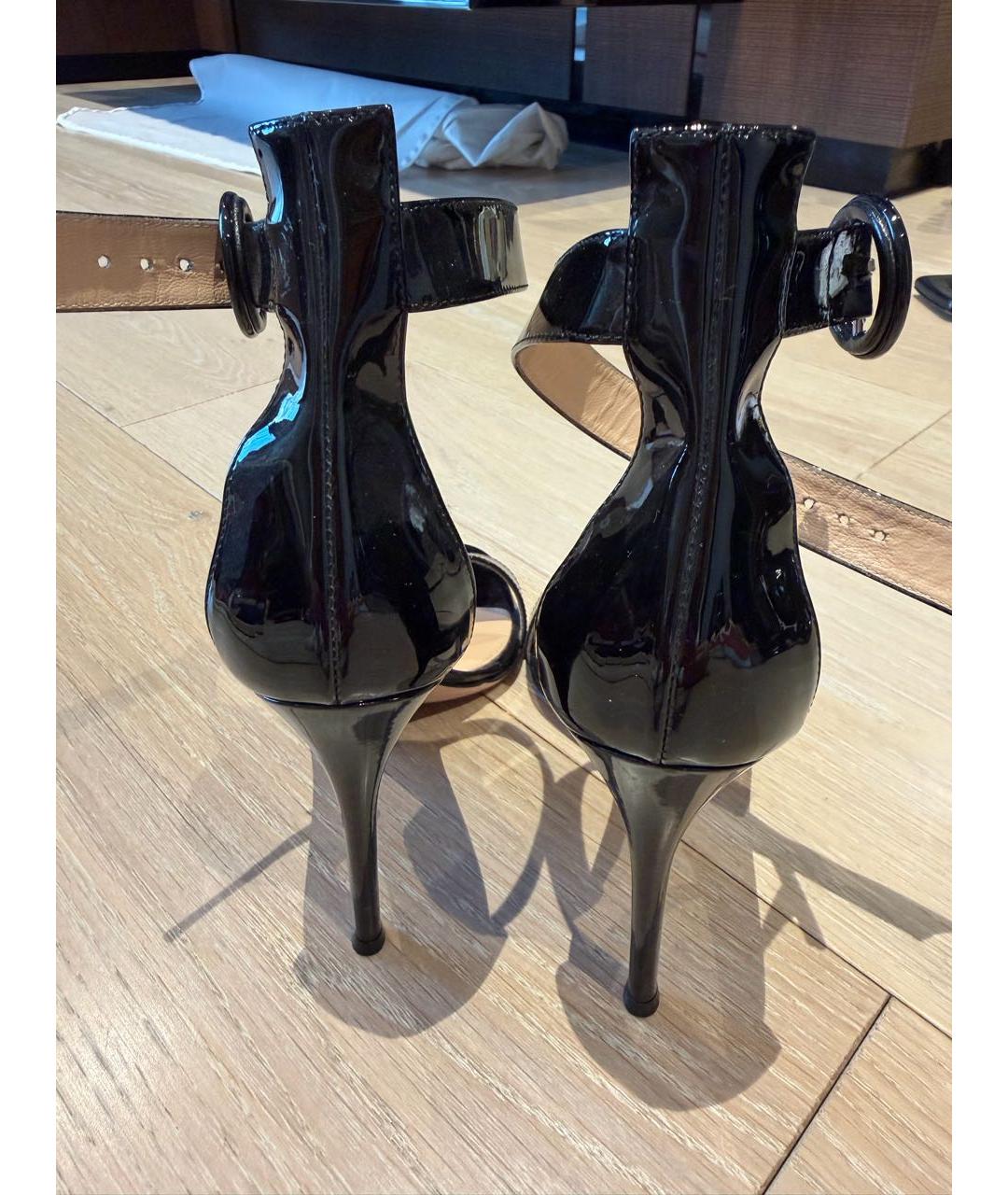 GIANVITO ROSSI Черные босоножки из лакированной кожи, фото 2