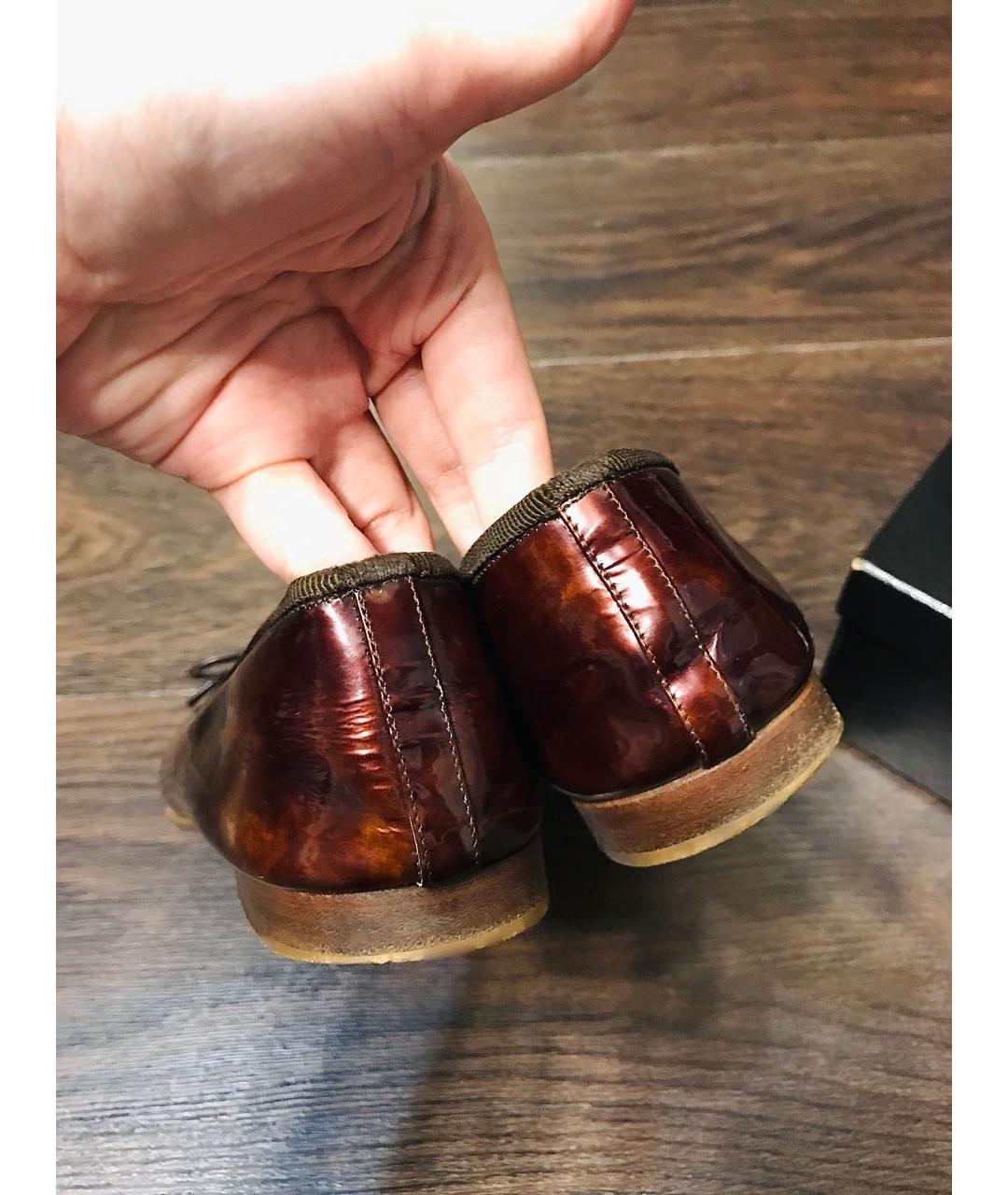 CHANEL Коричневые балетки из лакированной кожи, фото 4