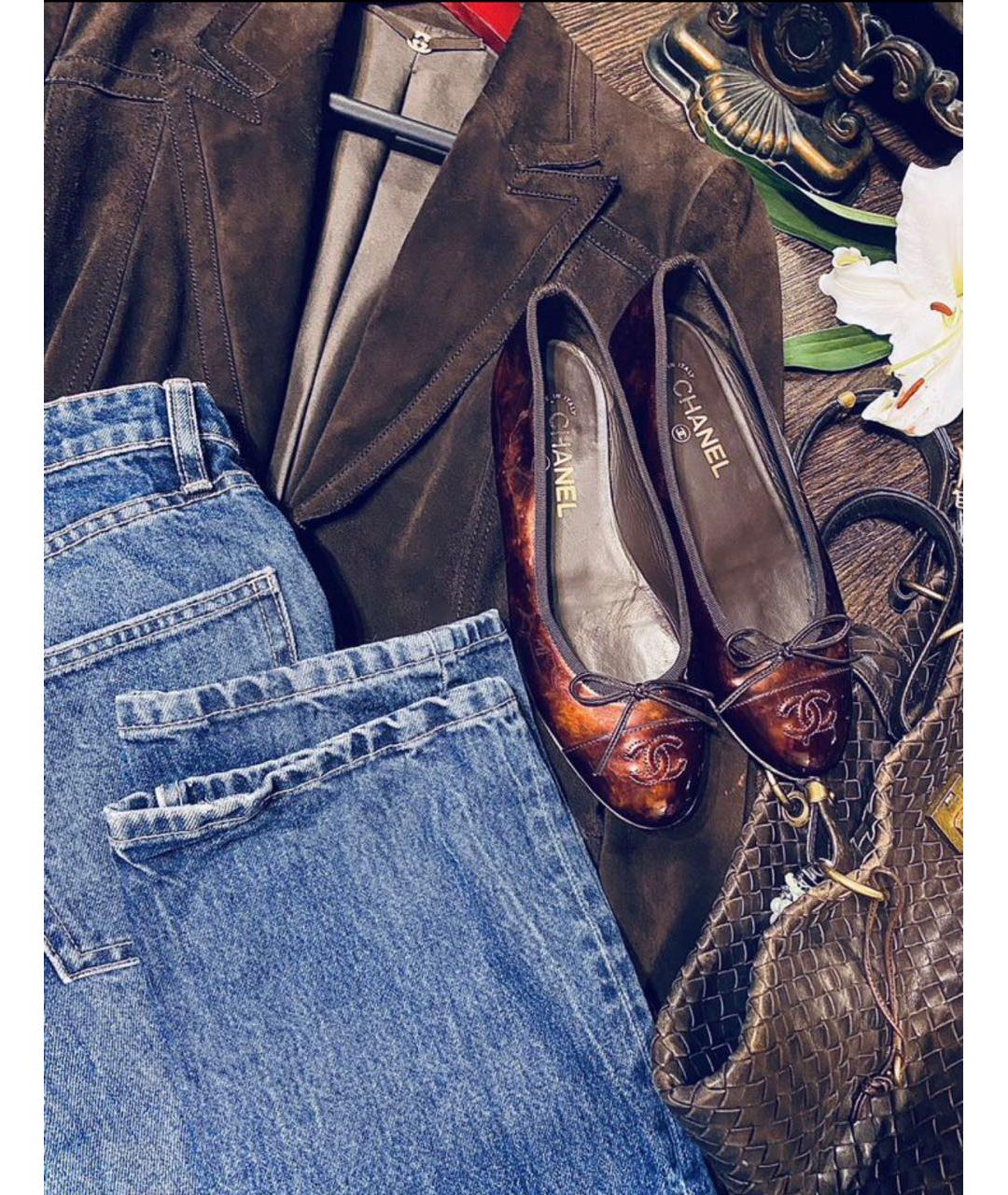 CHANEL Коричневые балетки из лакированной кожи, фото 7