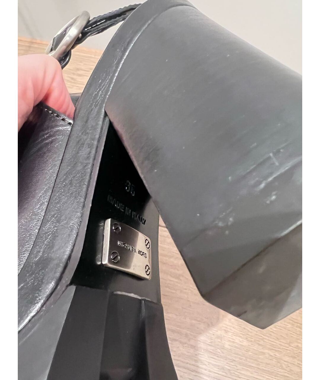 MICHAEL KORS COLLECTION Черные кожаные босоножки, фото 5
