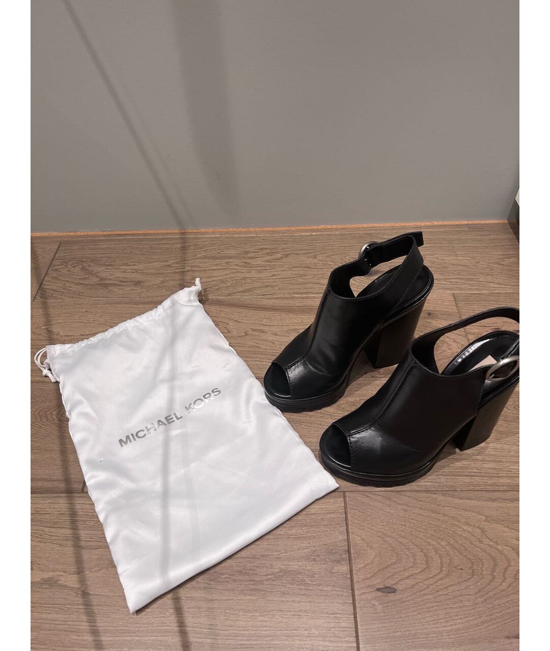 MICHAEL KORS COLLECTION Черные кожаные босоножки, фото 4