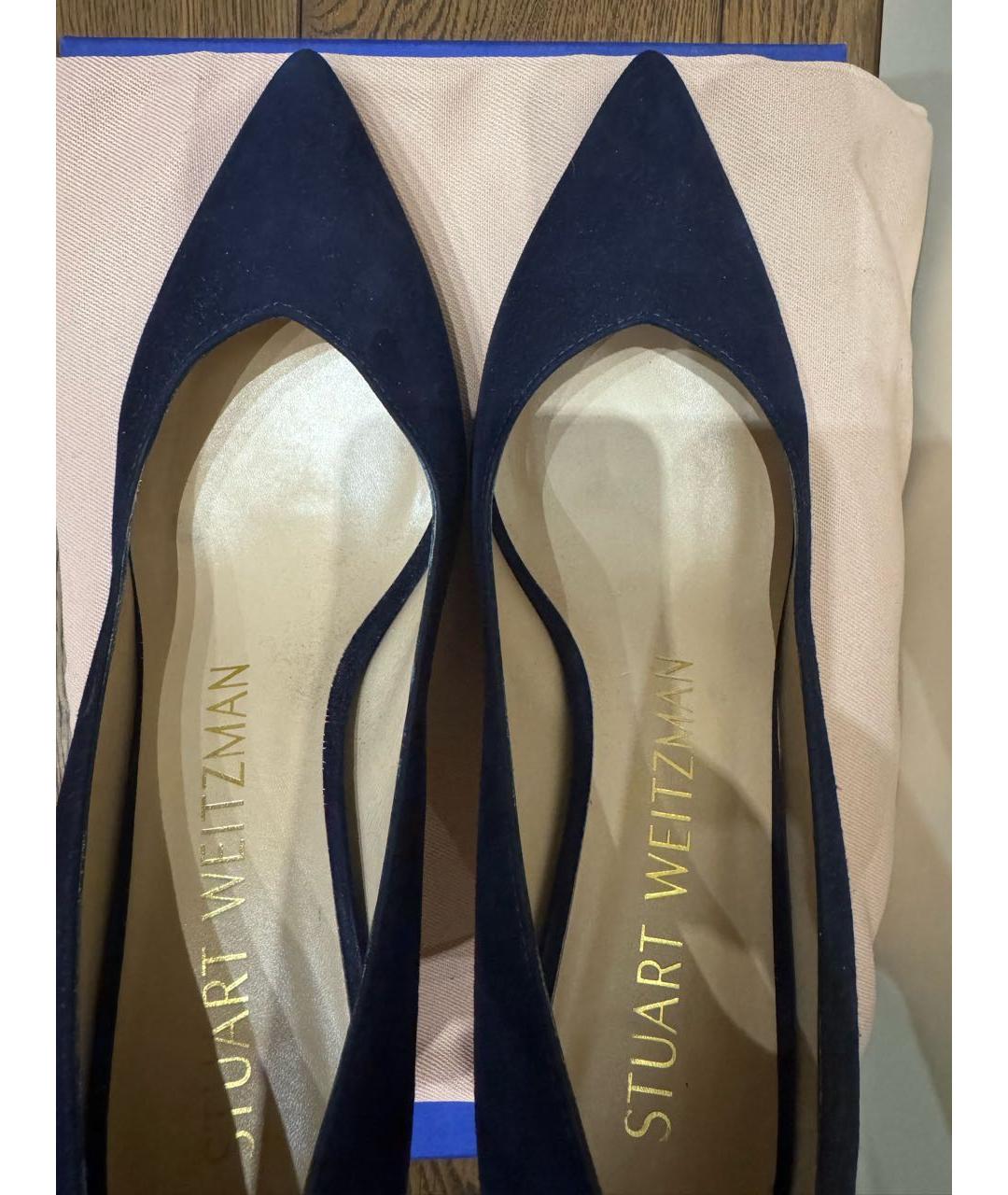 STUART WEITZMAN Темно-синие замшевые лодочки на низком каблуке, фото 3