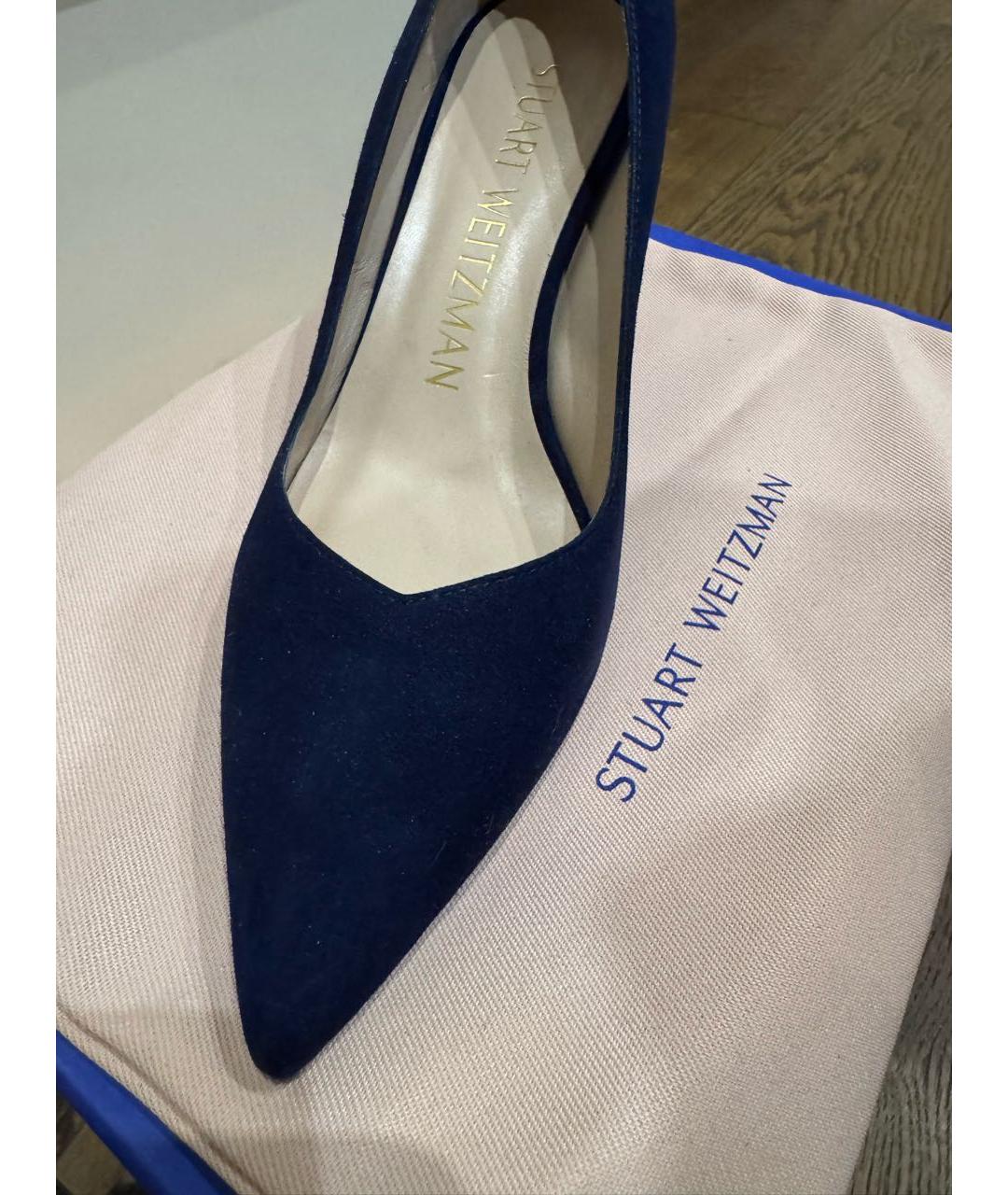 STUART WEITZMAN Темно-синие замшевые лодочки на низком каблуке, фото 5