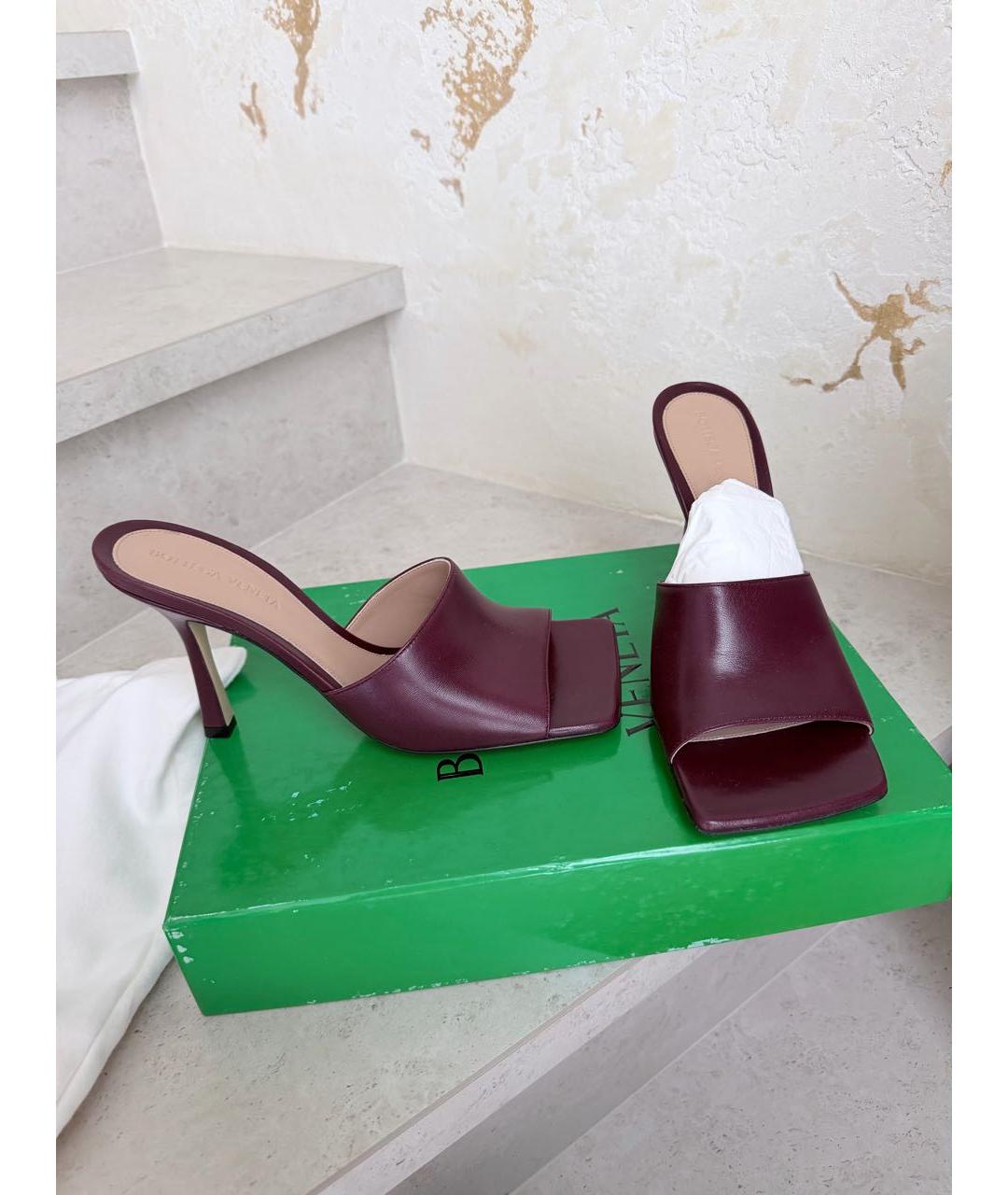 BOTTEGA VENETA Бордовые кожаные мюли, фото 6