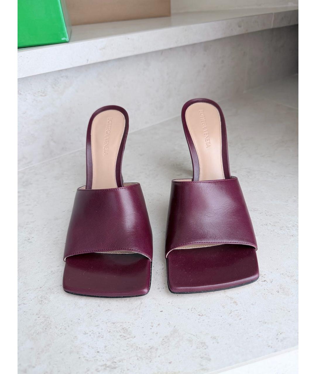 BOTTEGA VENETA Бордовые кожаные мюли, фото 2