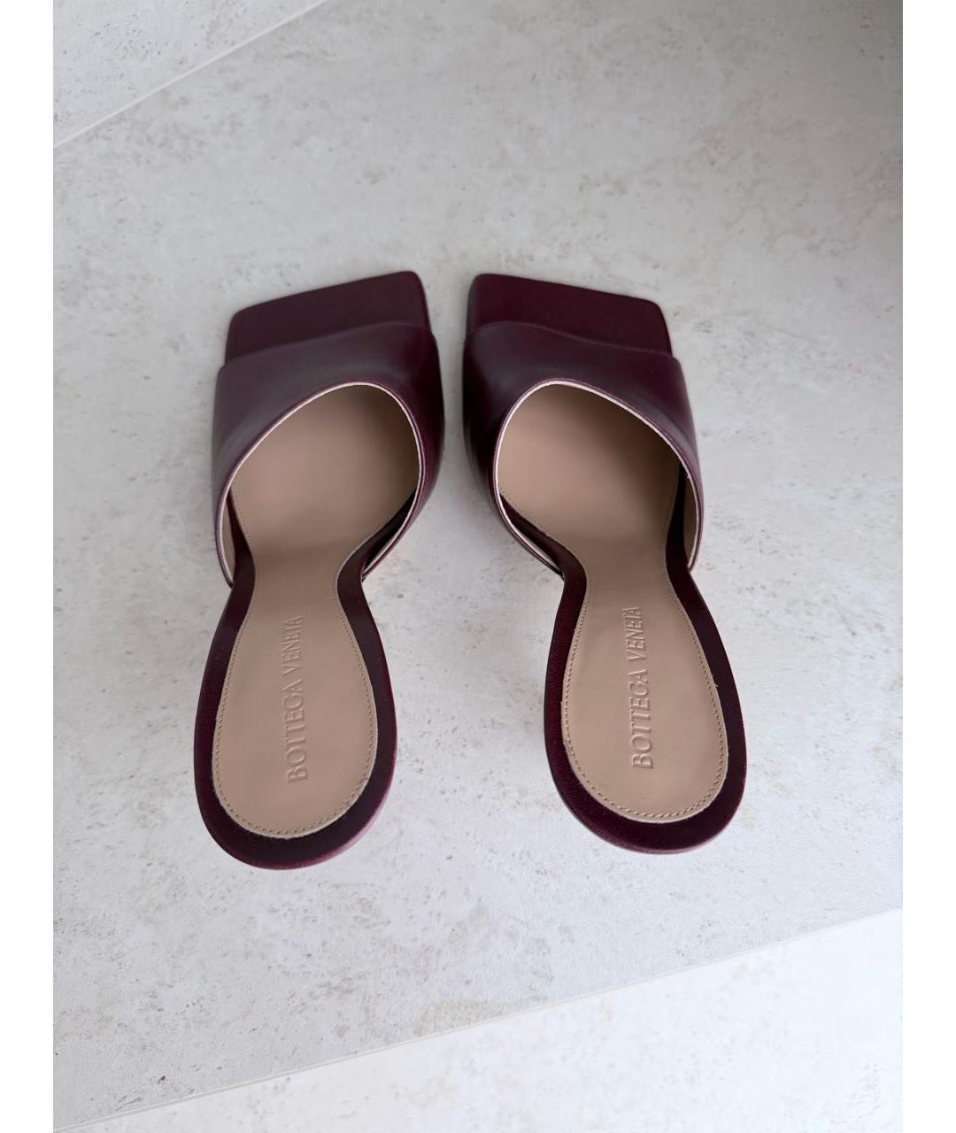 BOTTEGA VENETA Бордовые кожаные мюли, фото 3