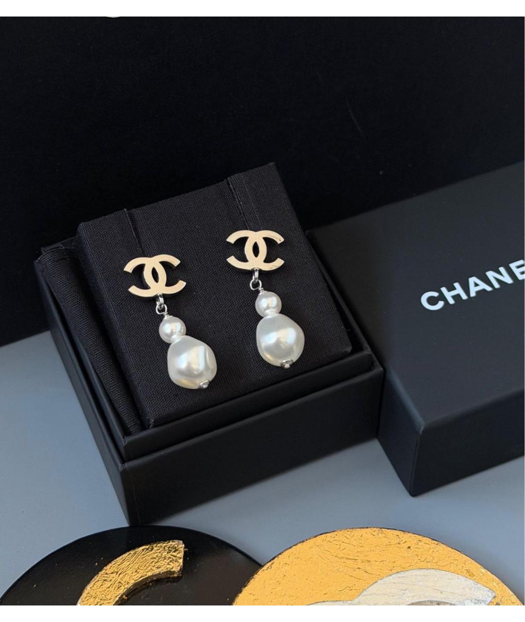 CHANEL Белые серьги, фото 2