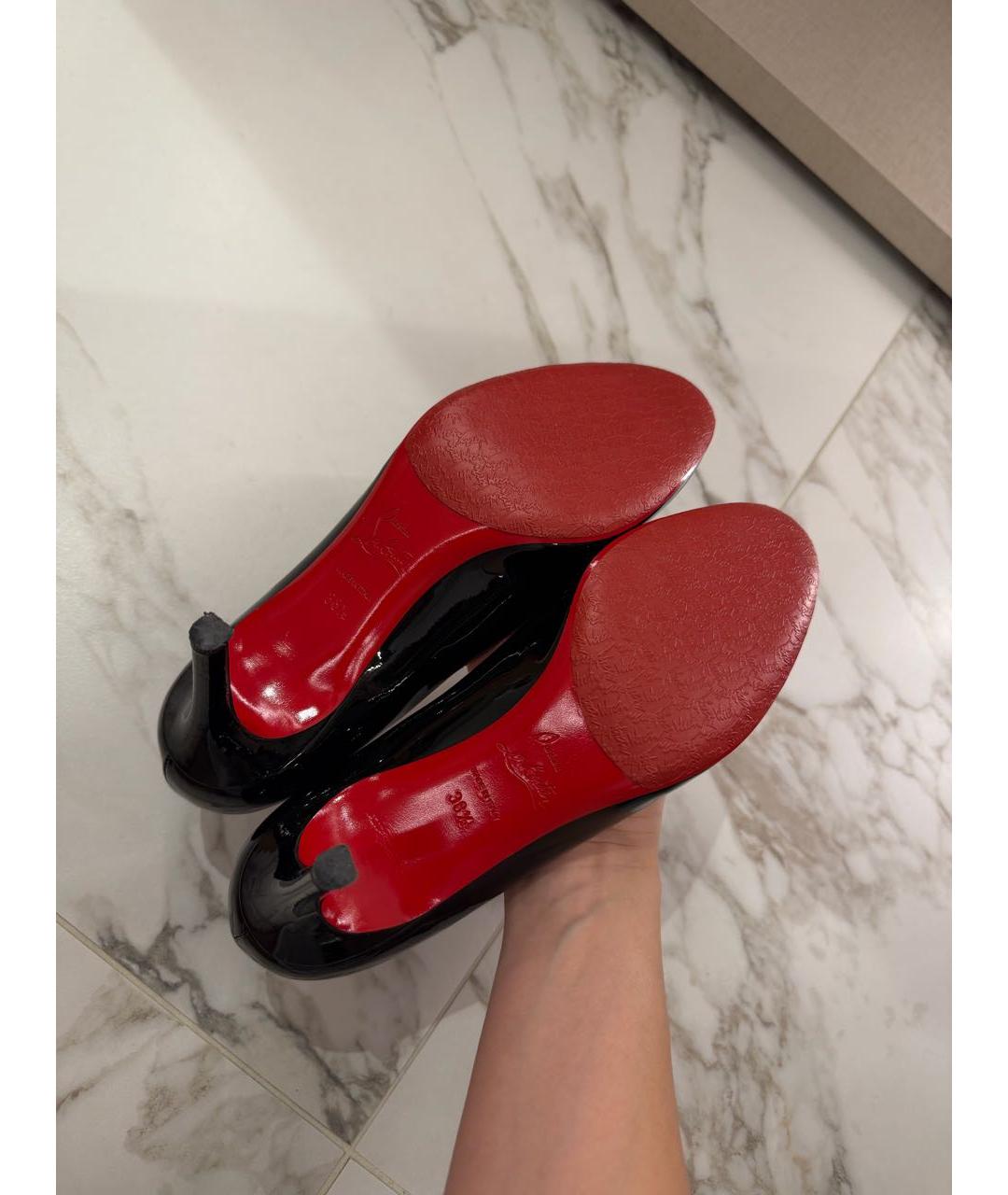 CHRISTIAN LOUBOUTIN Черные туфли из лакированной кожи, фото 5