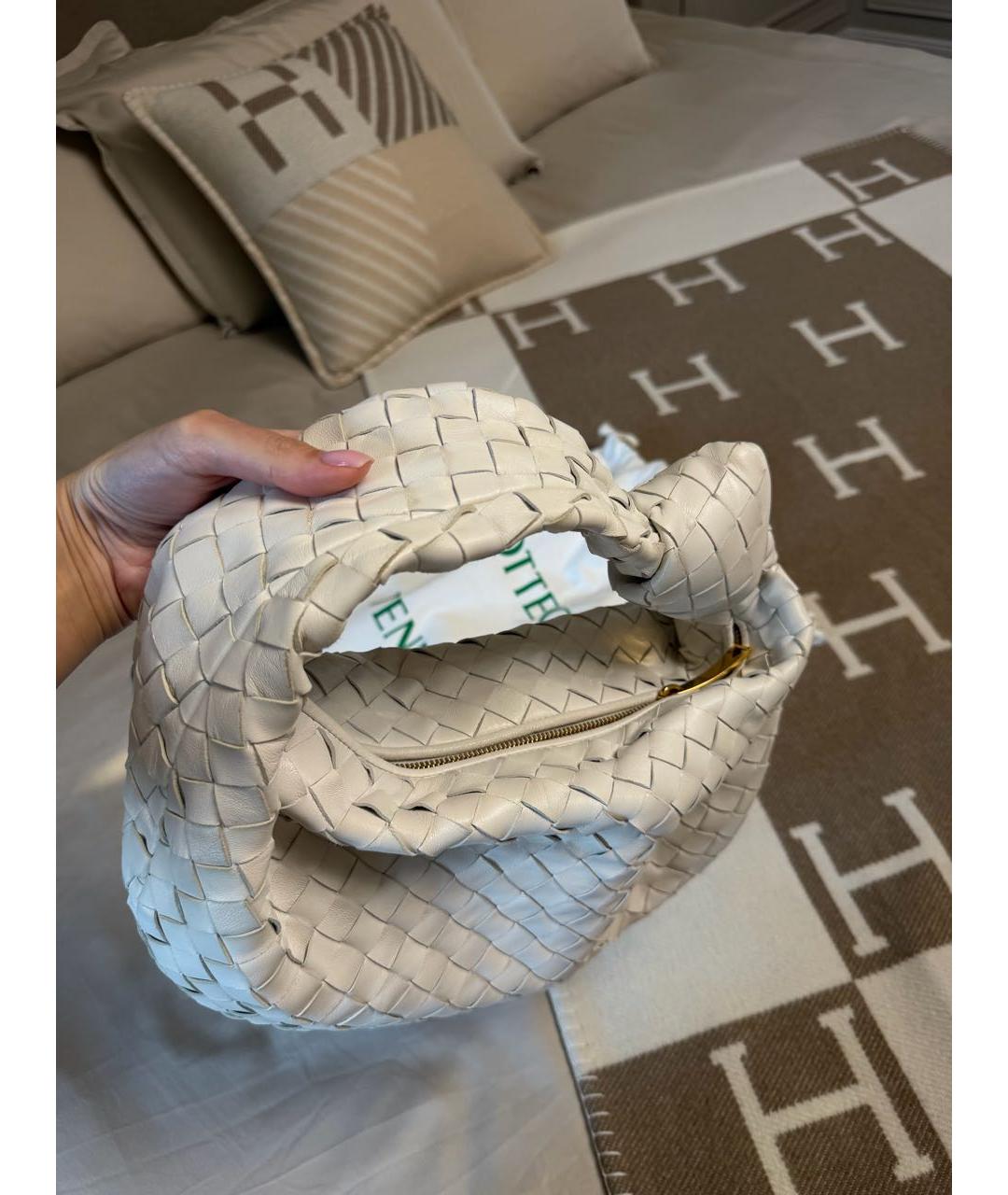 BOTTEGA VENETA Белая кожаная сумка с короткими ручками, фото 3