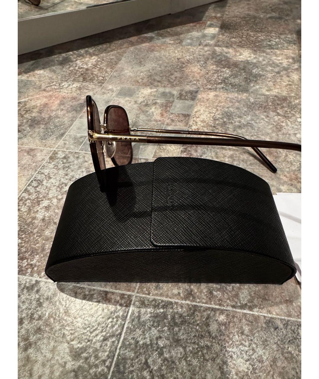 PRADA Коричневые пластиковые солнцезащитные очки, фото 2