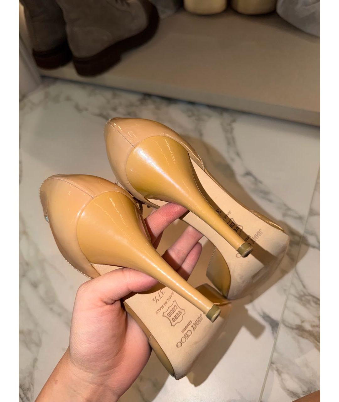 JIMMY CHOO Бежевые босоножки из лакированной кожи, фото 6