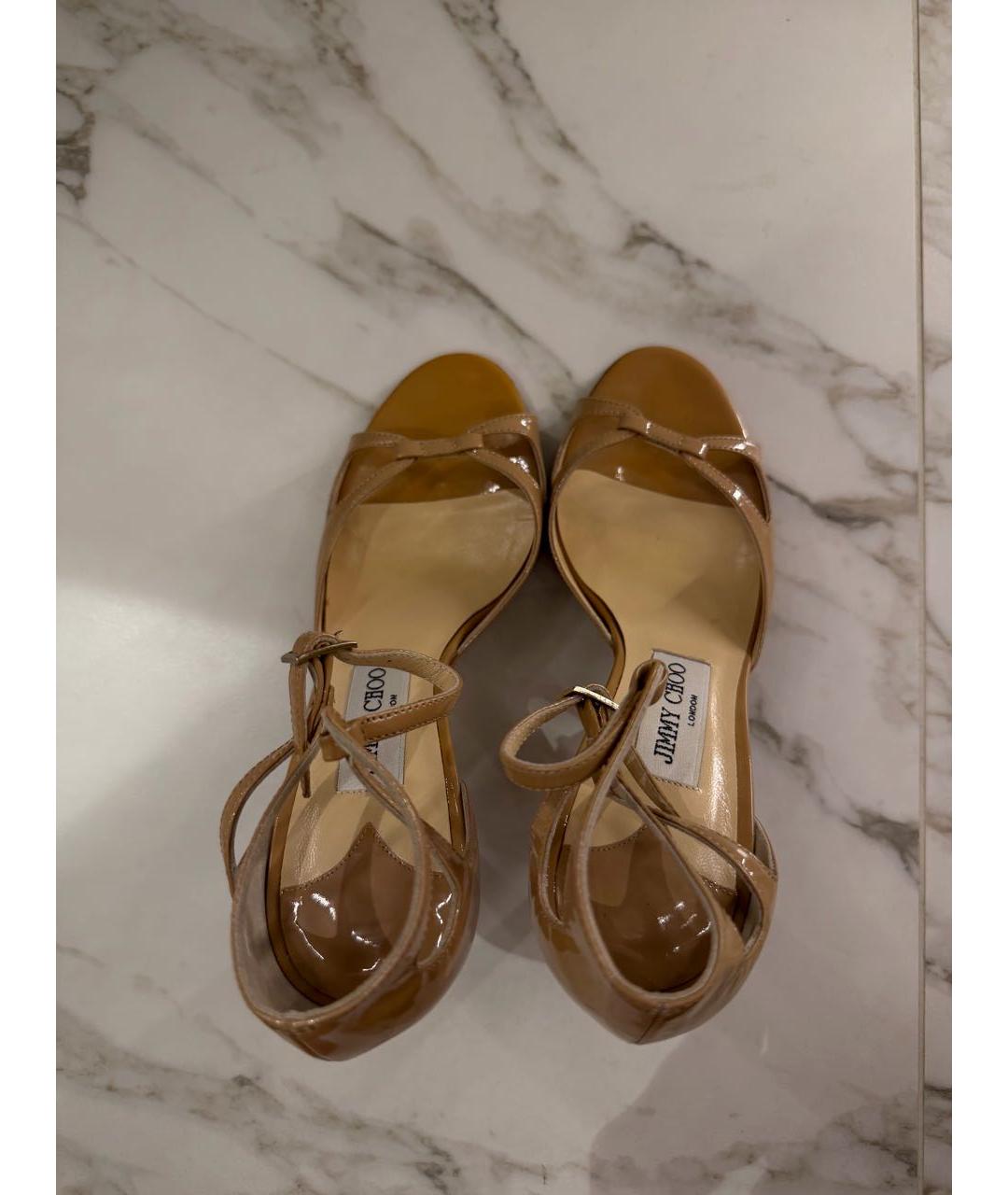 JIMMY CHOO Бежевые босоножки из лакированной кожи, фото 3