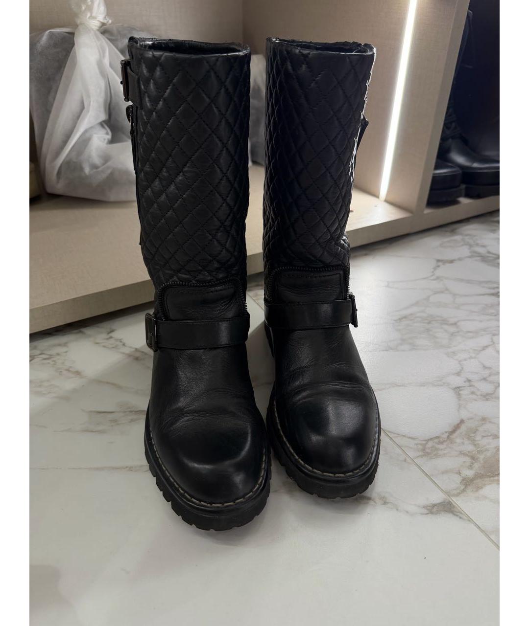 CHANEL Черные кожаные сапоги, фото 2
