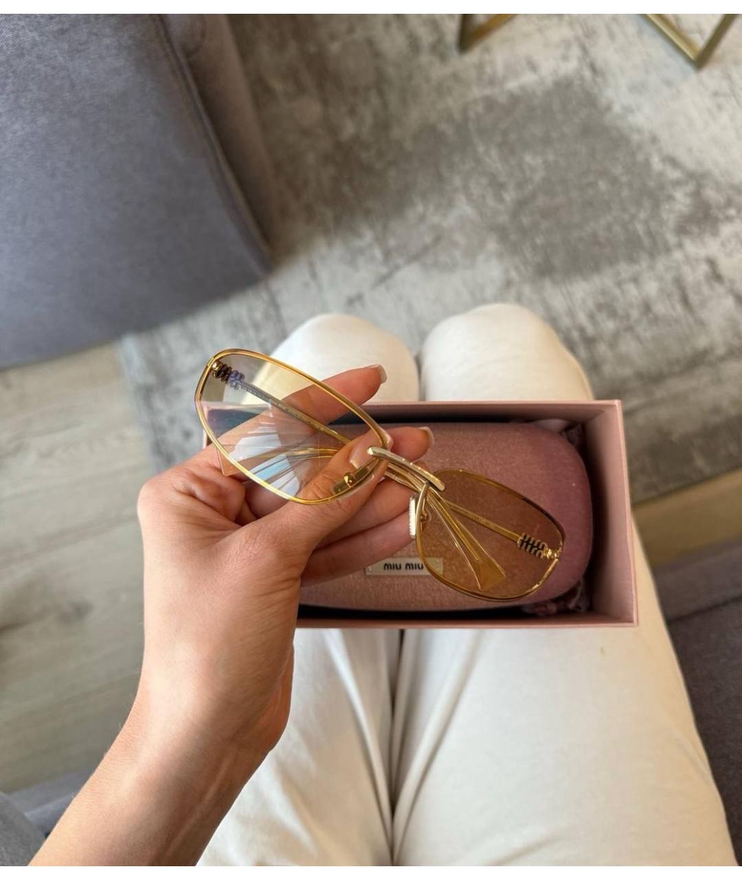 MIU MIU Желтые пластиковые солнцезащитные очки, фото 5