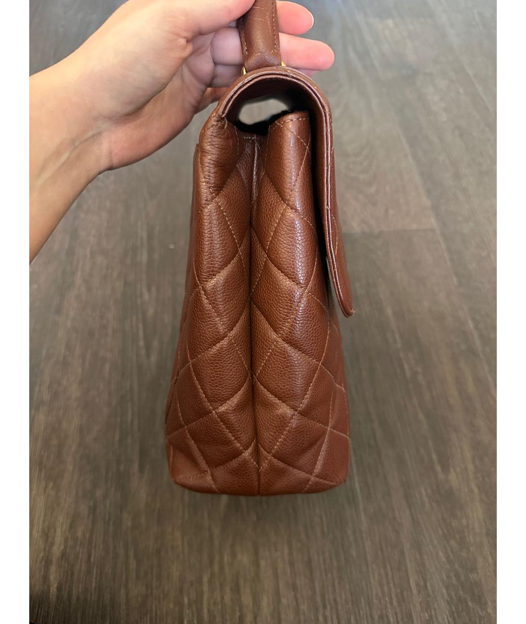 CHANEL Коричневая кожаная сумка с короткими ручками, фото 4