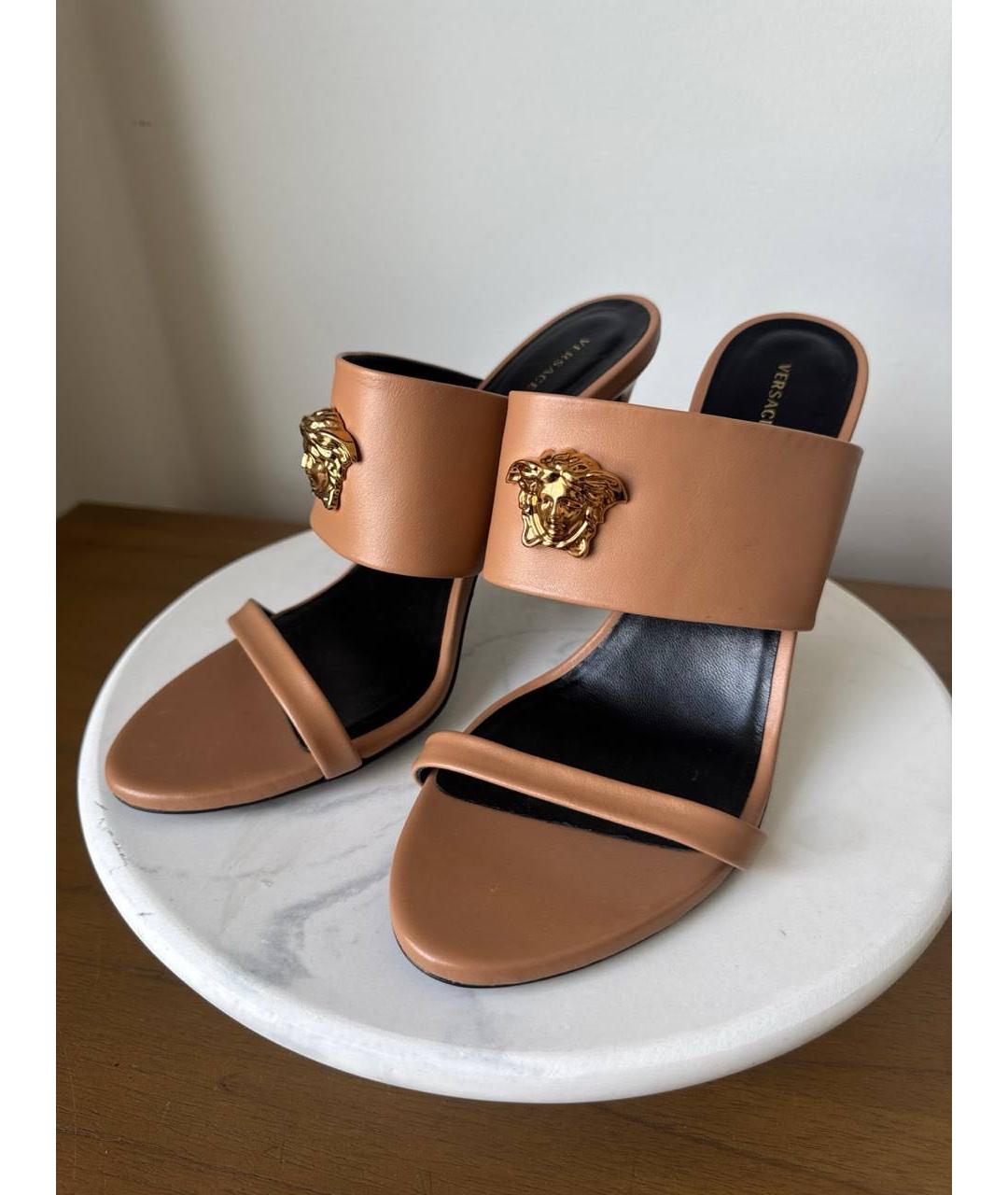 VERSACE Кожаные босоножки, фото 2