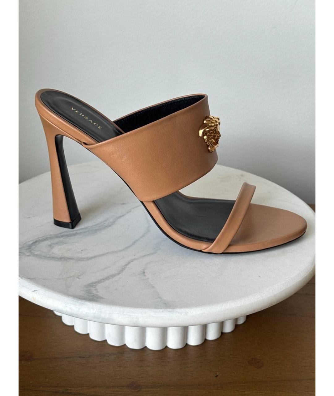 VERSACE Кожаные босоножки, фото 5