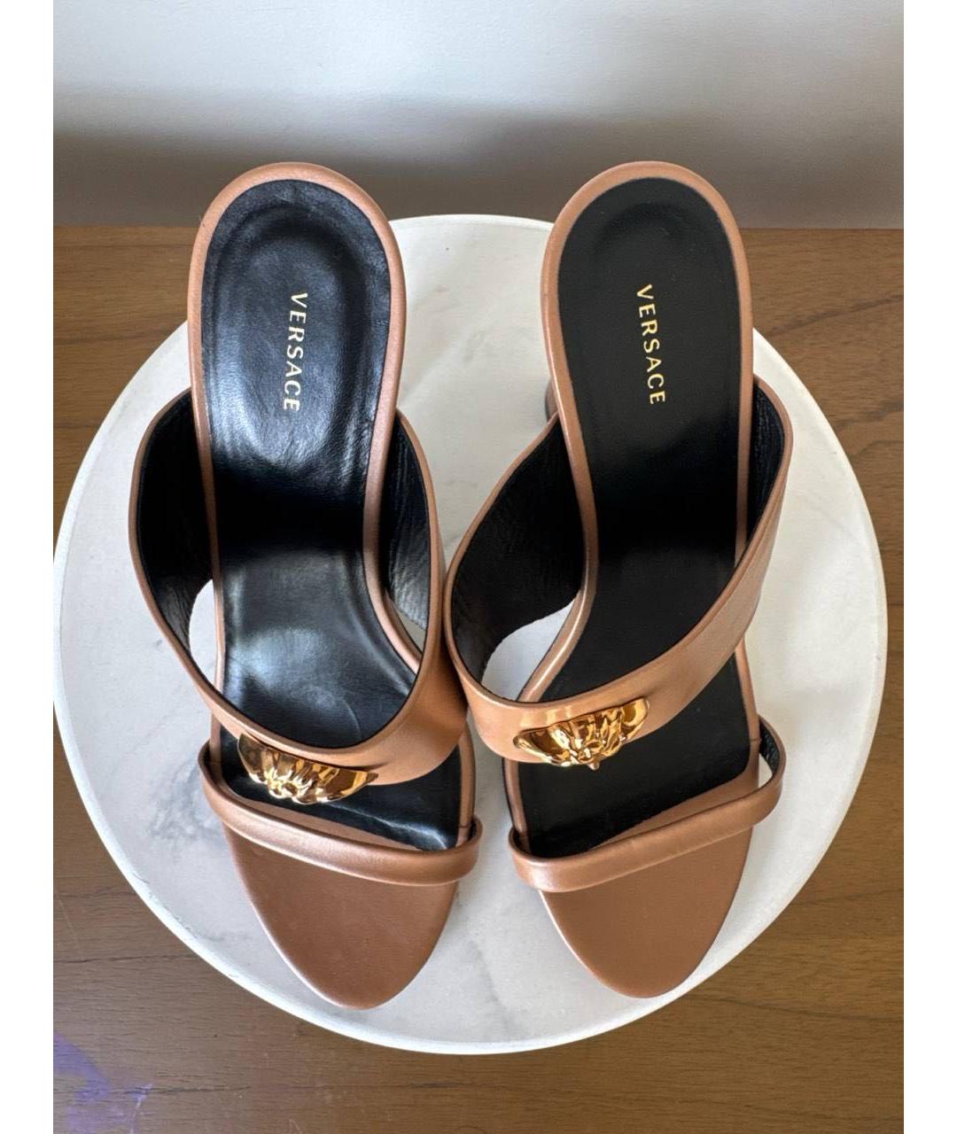 VERSACE Кожаные босоножки, фото 3