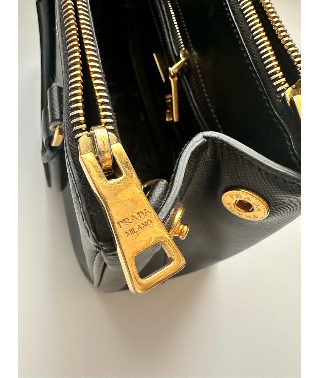 PRADA Черная кожаная сумка с короткими ручками, фото 3