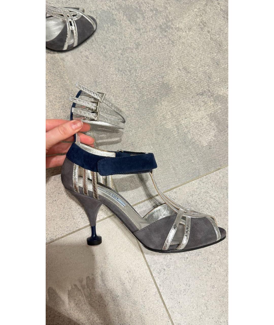 PRADA Серые замшевые босоножки, фото 5