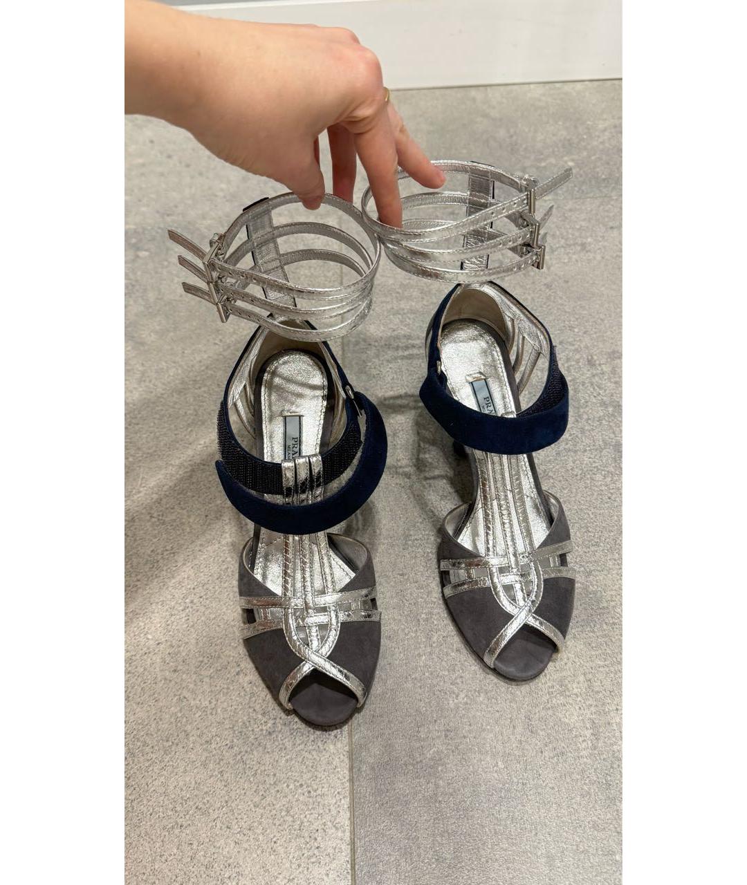 PRADA Серые замшевые босоножки, фото 2