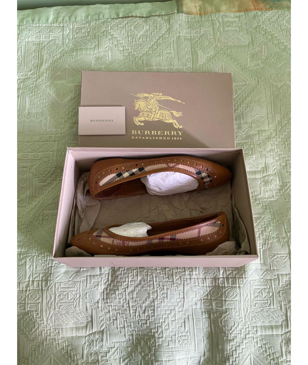 BURBERRY Горчичные кожаные балетки, фото 5