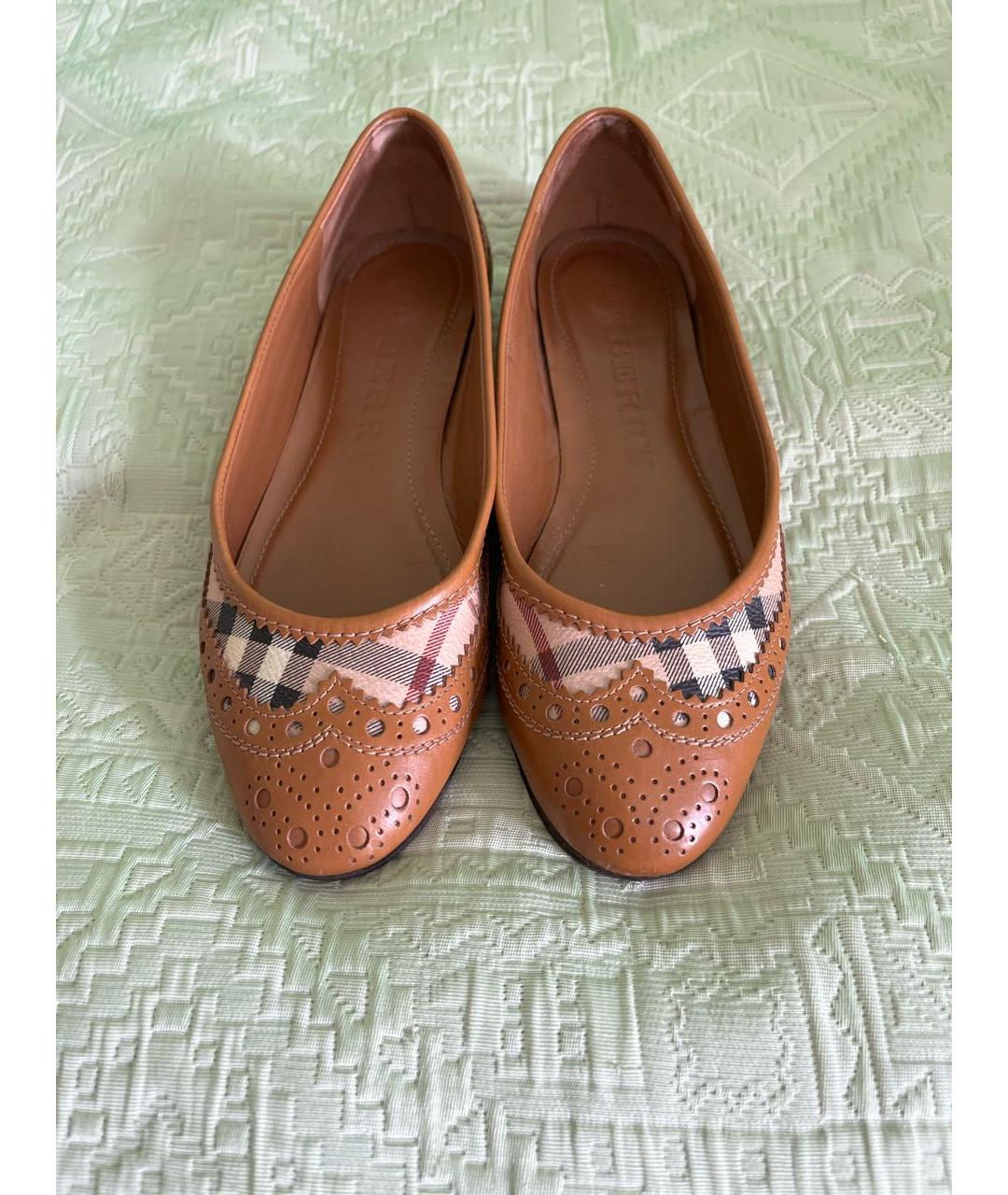 BURBERRY Горчичные кожаные балетки, фото 2
