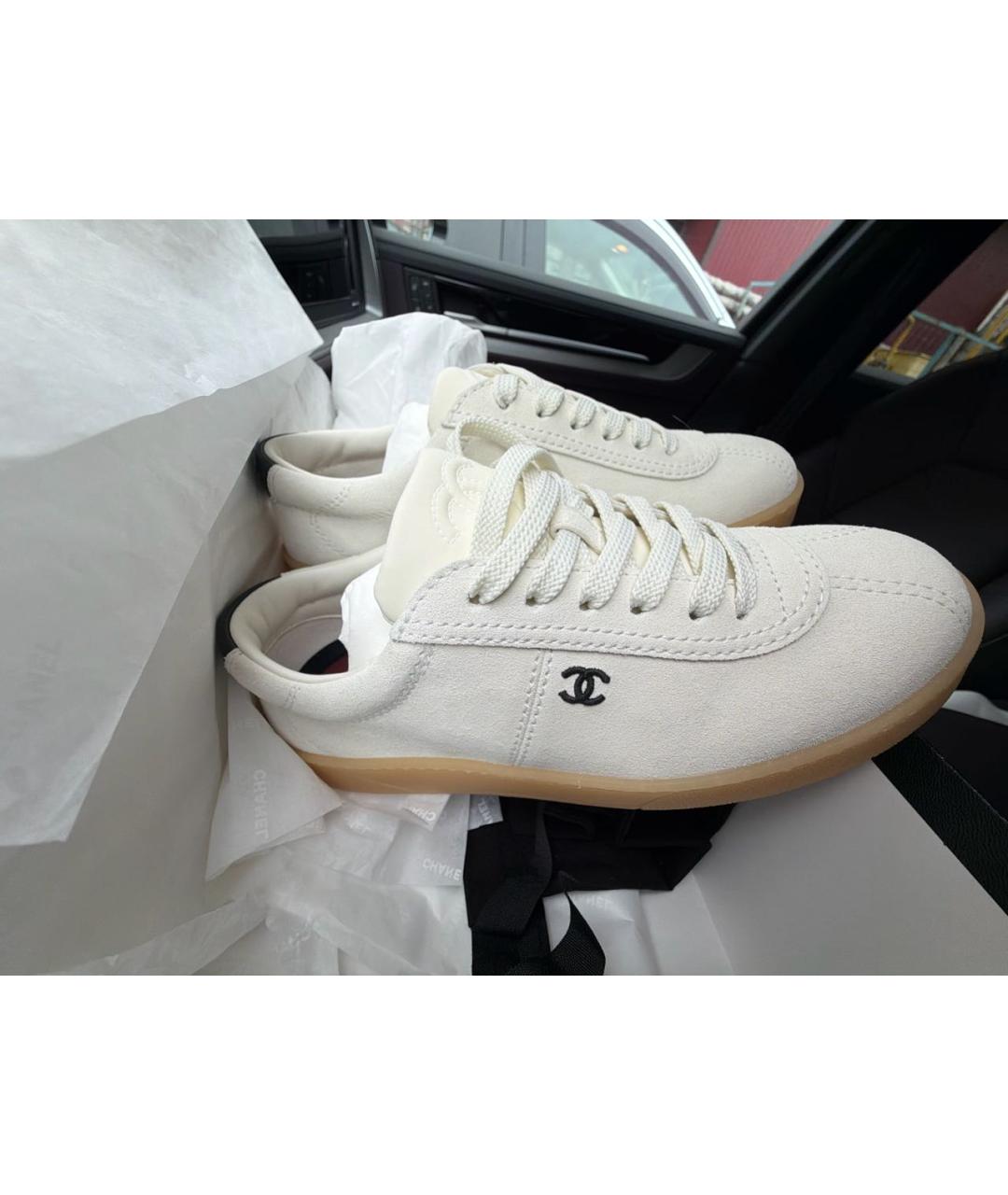 CHANEL Белые замшевые кеды, фото 3