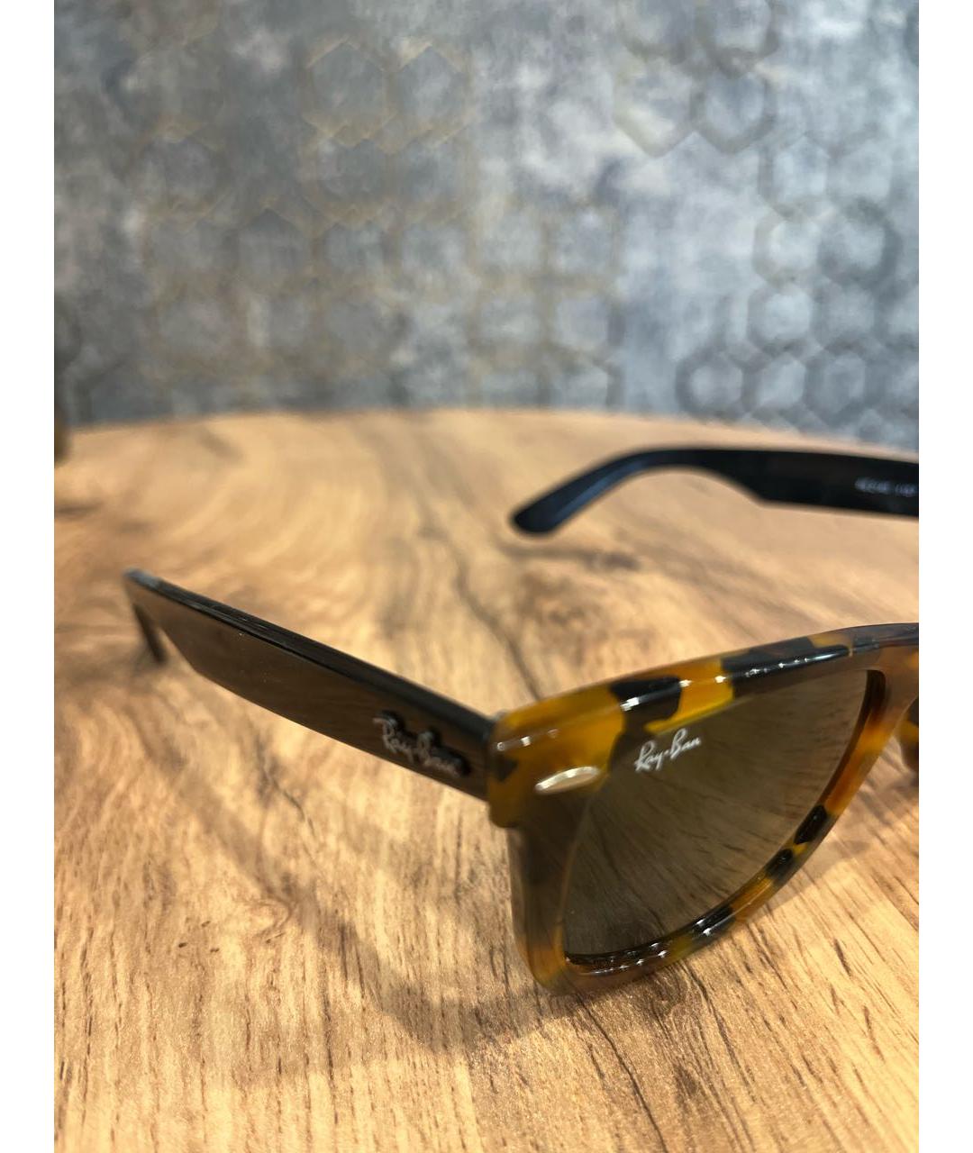 RAY BAN Коричневые пластиковые солнцезащитные очки, фото 3