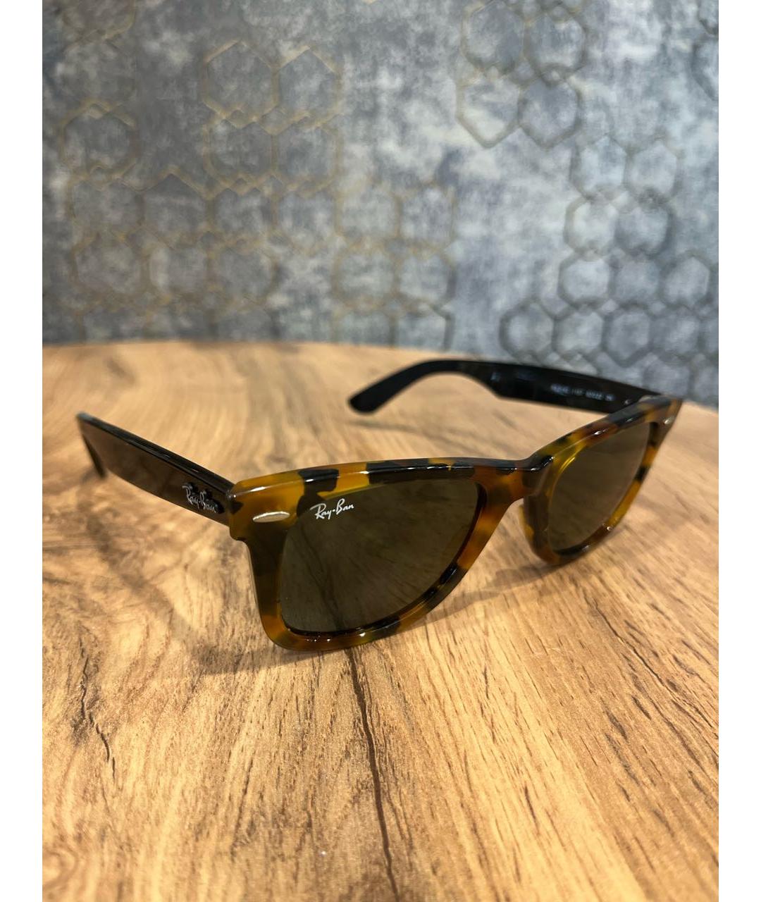 RAY BAN Коричневые пластиковые солнцезащитные очки, фото 2