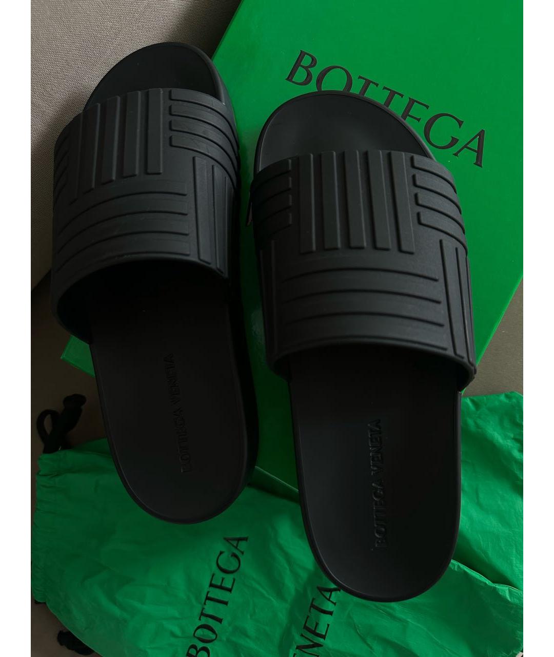 BOTTEGA VENETA Черные резиновые шлепанцы, фото 3