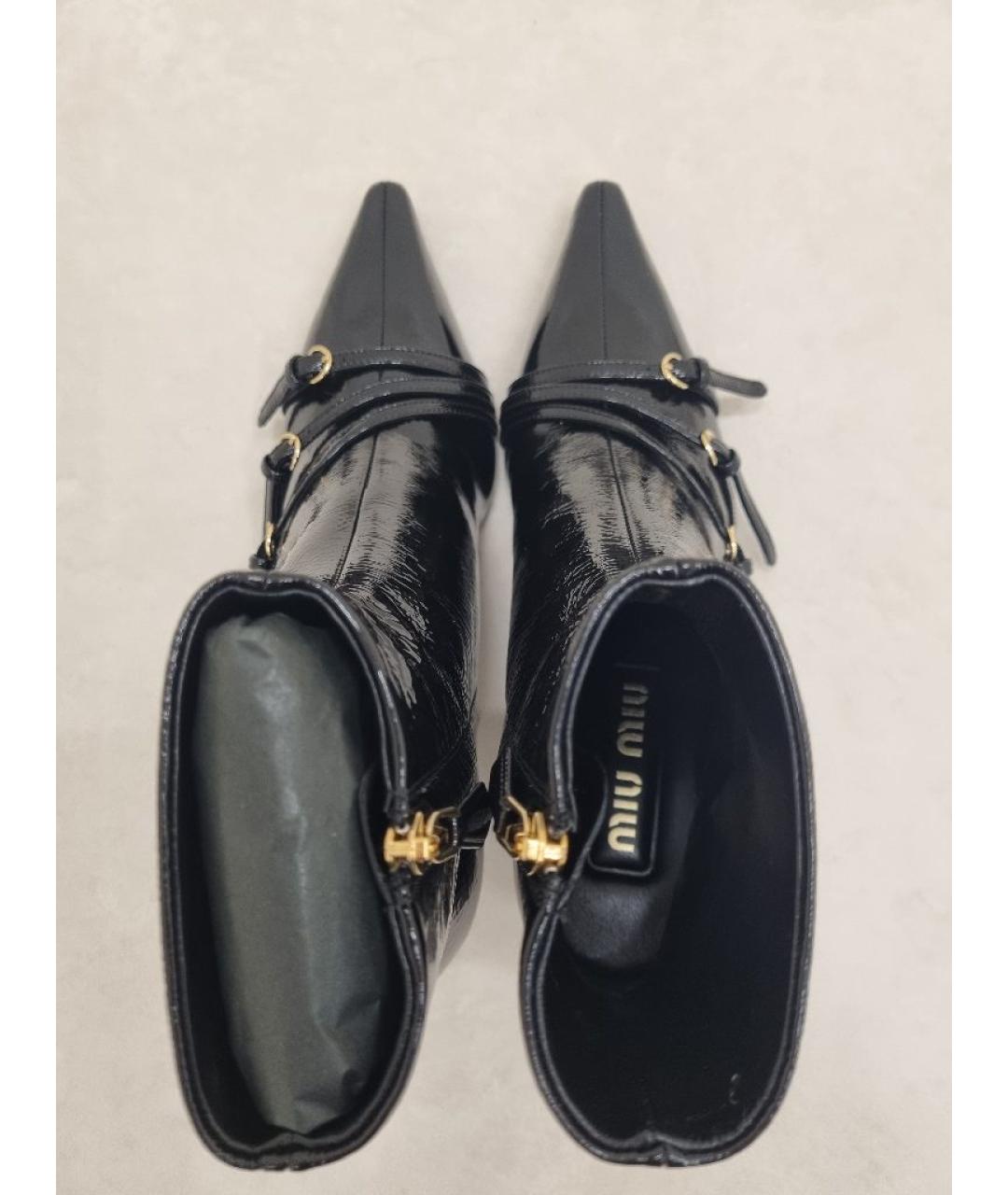 MIU MIU Черные ботильоны из лакированной кожи, фото 3