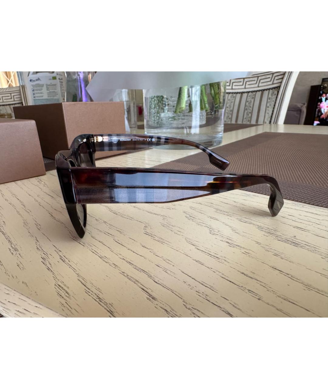BURBERRY Коричневые пластиковые солнцезащитные очки, фото 2