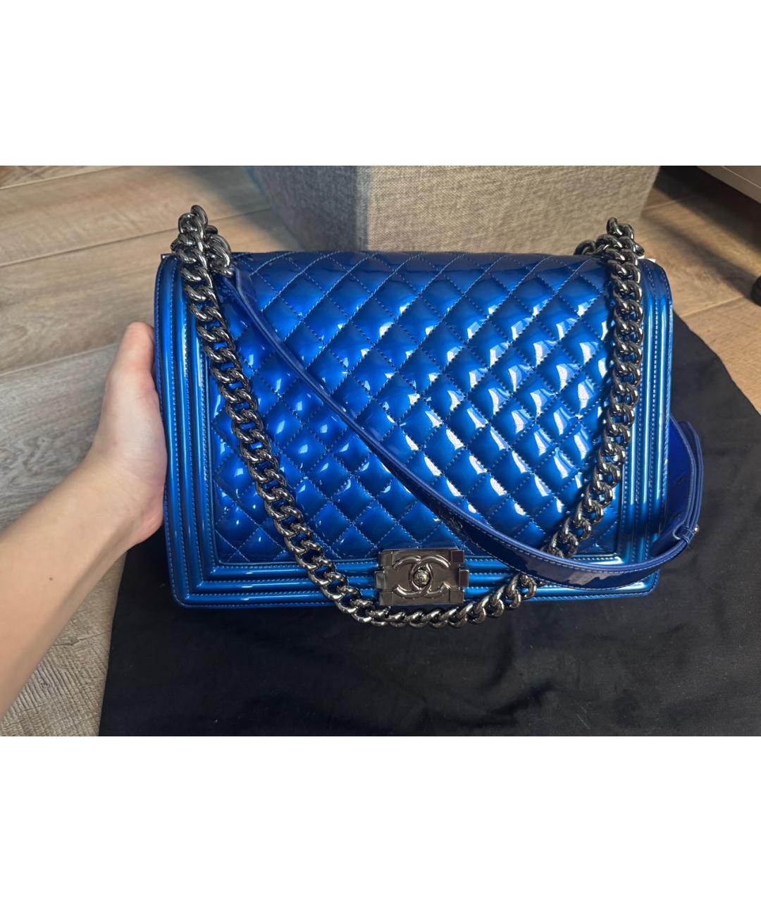 CHANEL Синяя сумка через плечо из лакированной кожи, фото 2
