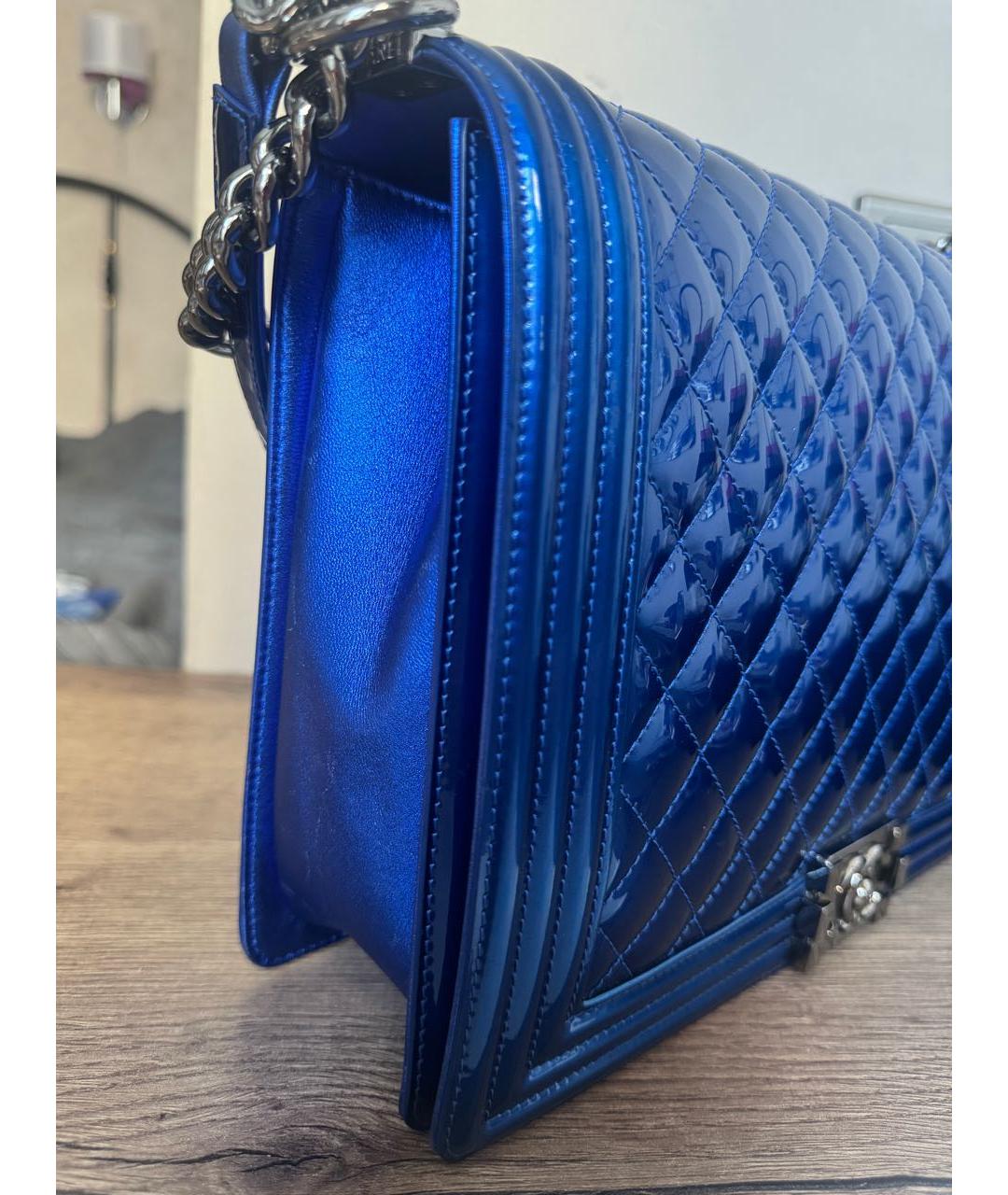 CHANEL Синяя сумка через плечо из лакированной кожи, фото 5