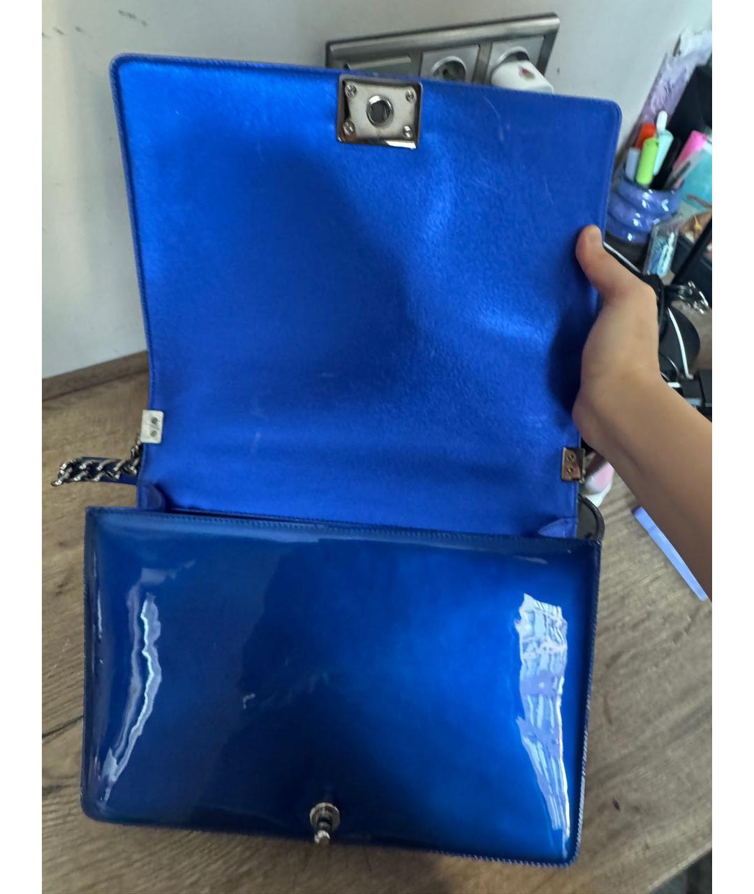 CHANEL Синяя сумка через плечо из лакированной кожи, фото 4