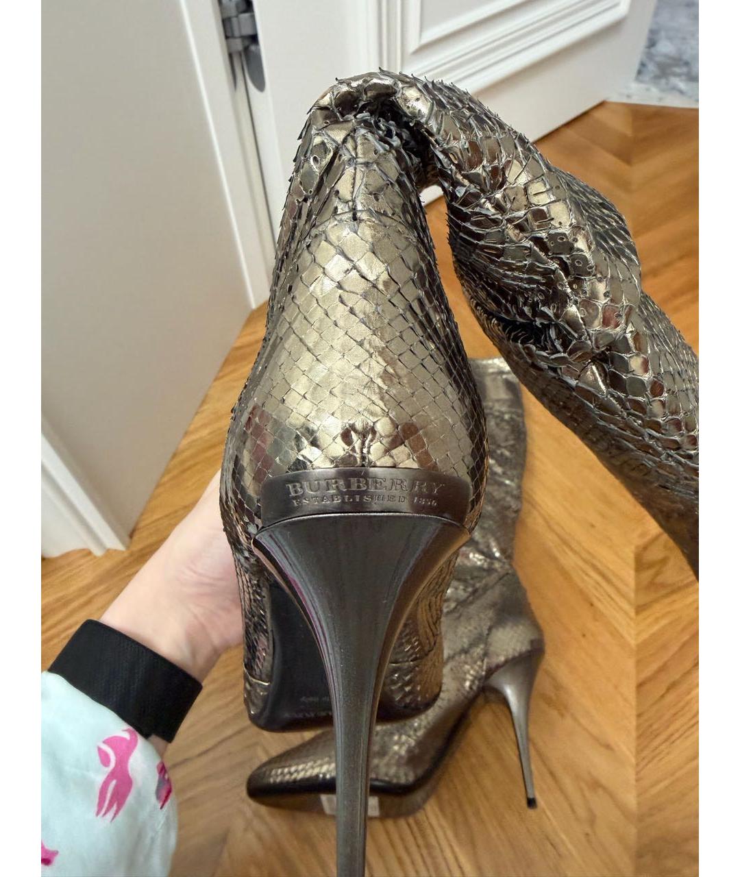 BURBERRY Золотые ботильоны из экзотической кожи, фото 5