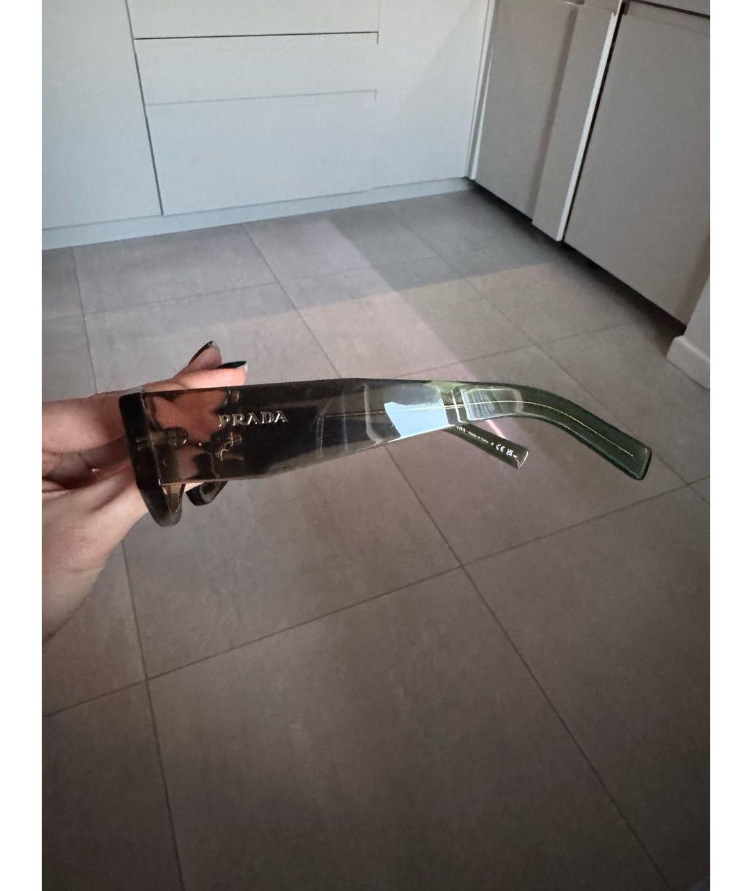 PRADA Коричневые пластиковые солнцезащитные очки, фото 3