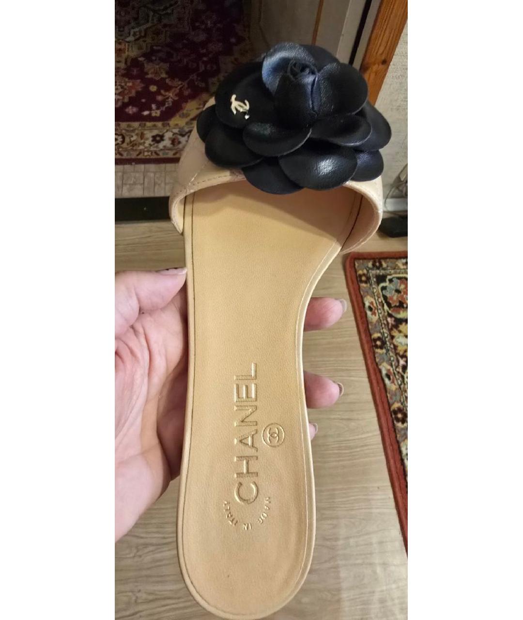 CHANEL Бежевые кожаные шлепанцы, фото 6