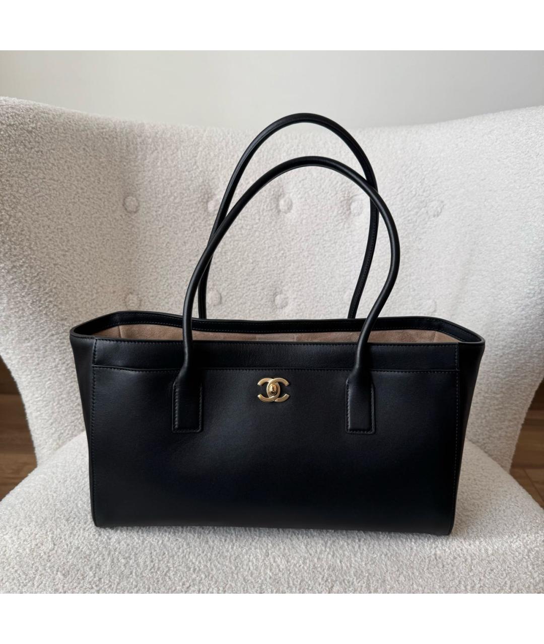 CHANEL Кожаная сумка с короткими ручками, фото 2