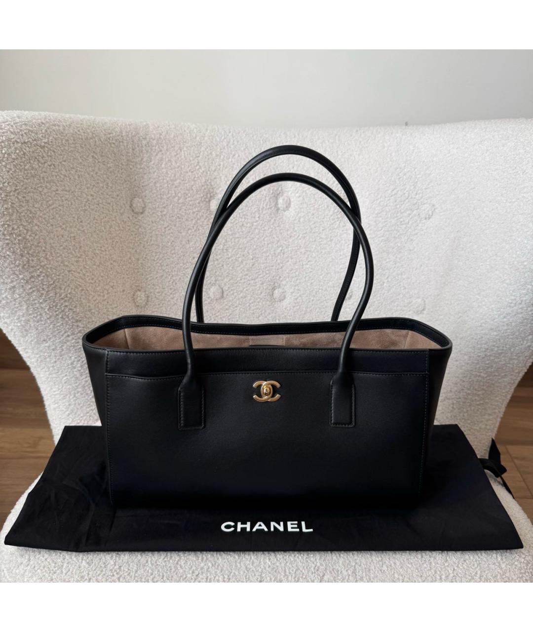 CHANEL Кожаная сумка с короткими ручками, фото 4