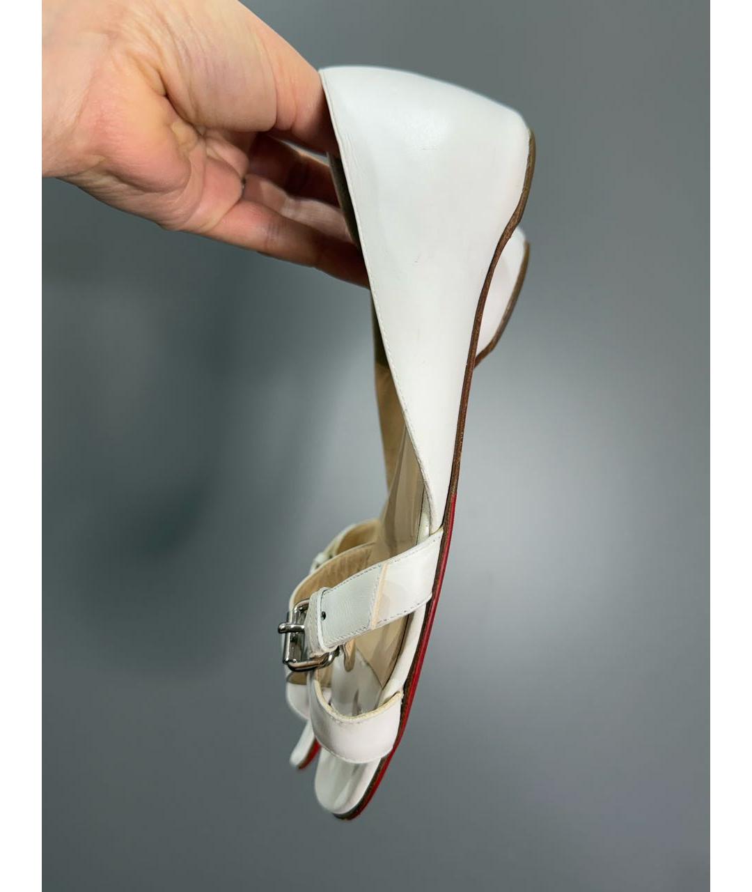 CHRISTIAN LOUBOUTIN Белые кожаные босоножки, фото 3