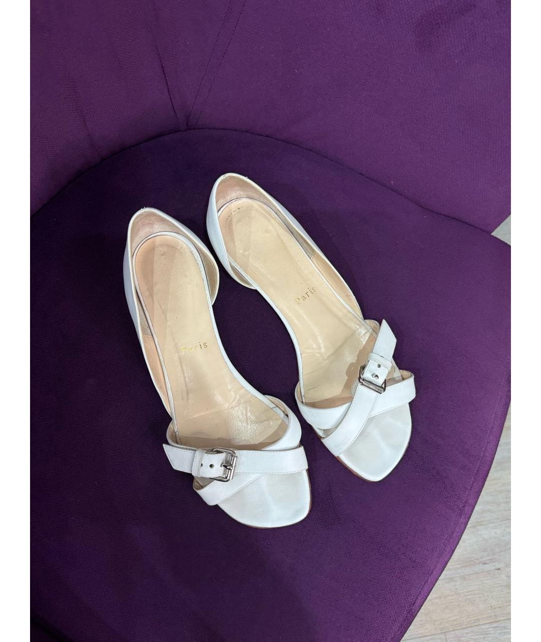 CHRISTIAN LOUBOUTIN Белые кожаные босоножки, фото 2