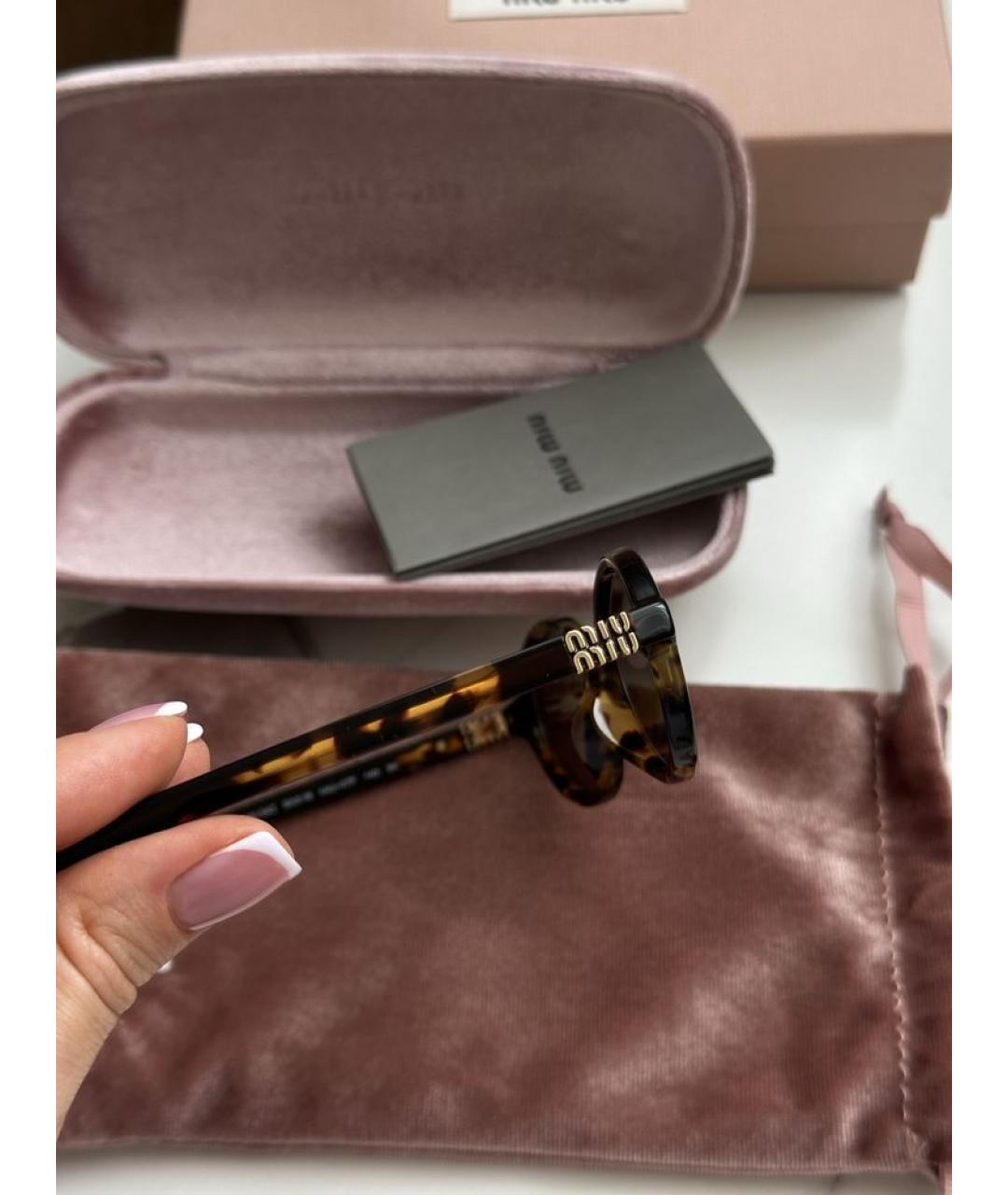 MIU MIU Коричневые пластиковые солнцезащитные очки, фото 3