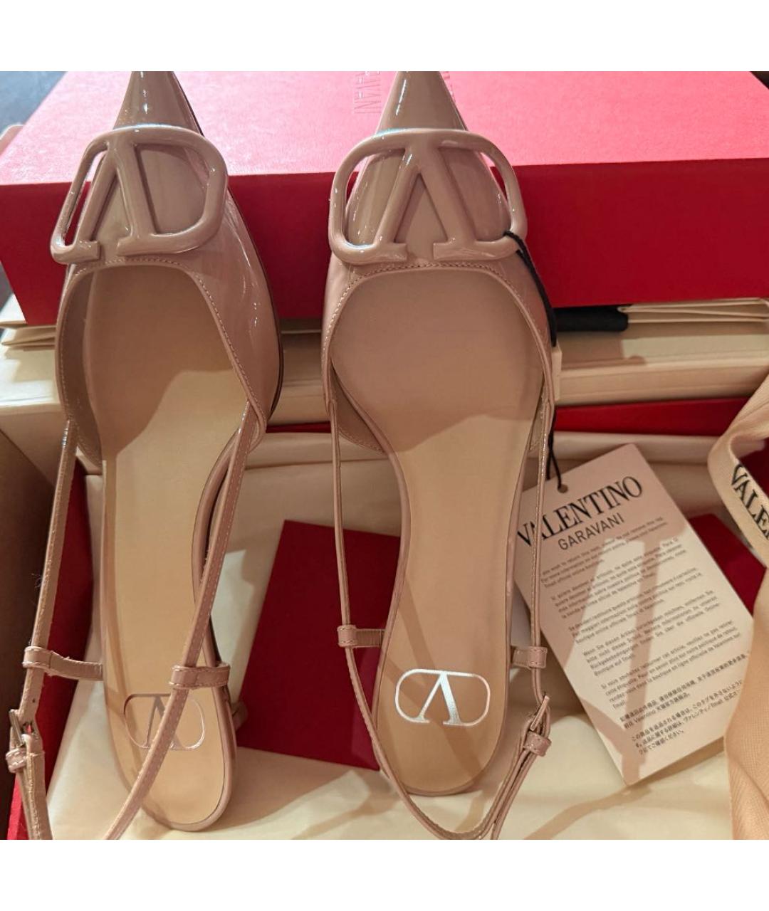 VALENTINO Бежевые туфли из лакированной кожи, фото 3