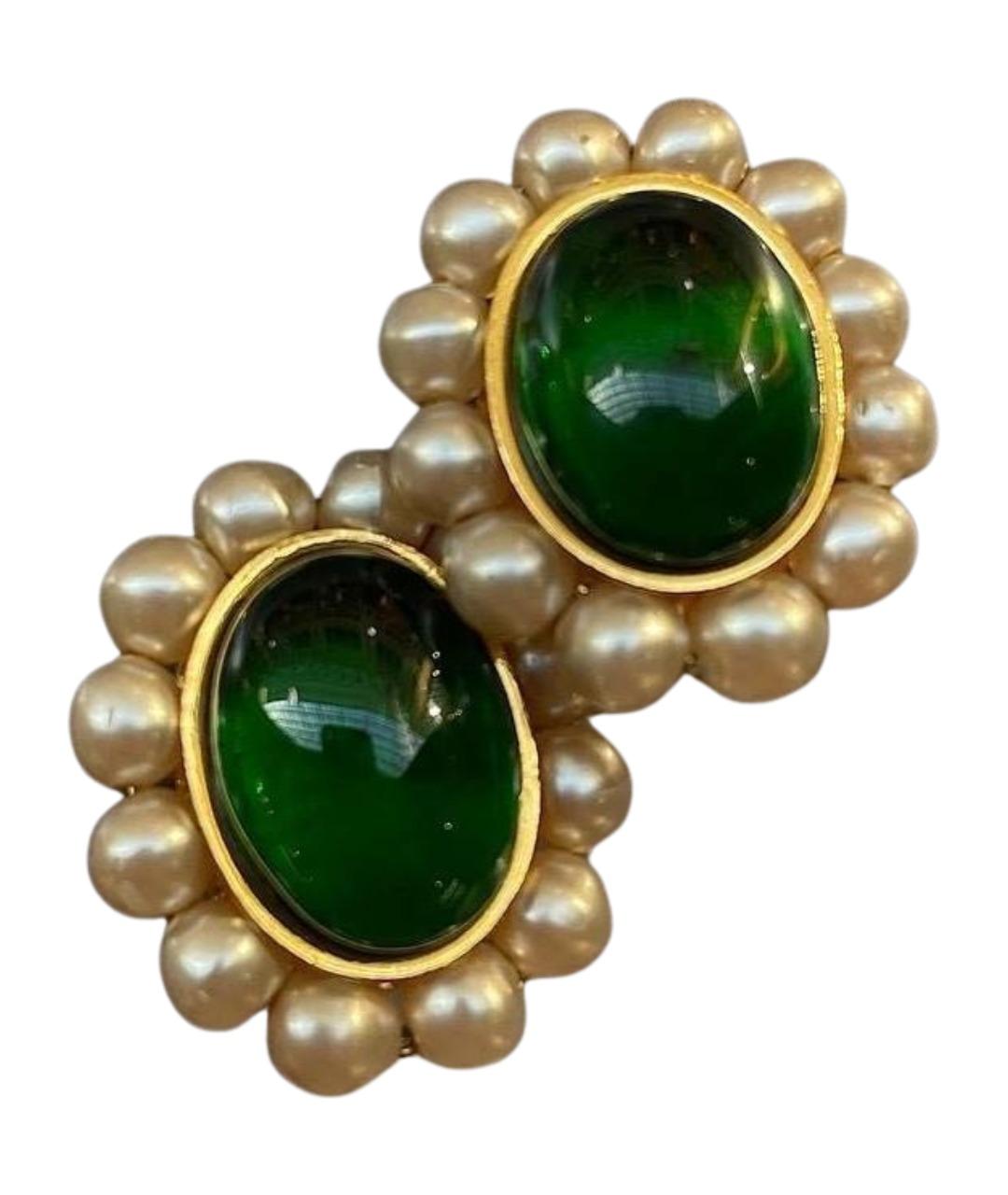 CHANEL Зеленые стеклянные клипсы, фото 1