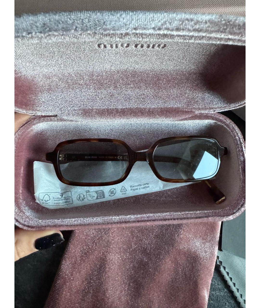 MIU MIU Коричневые пластиковые солнцезащитные очки, фото 4