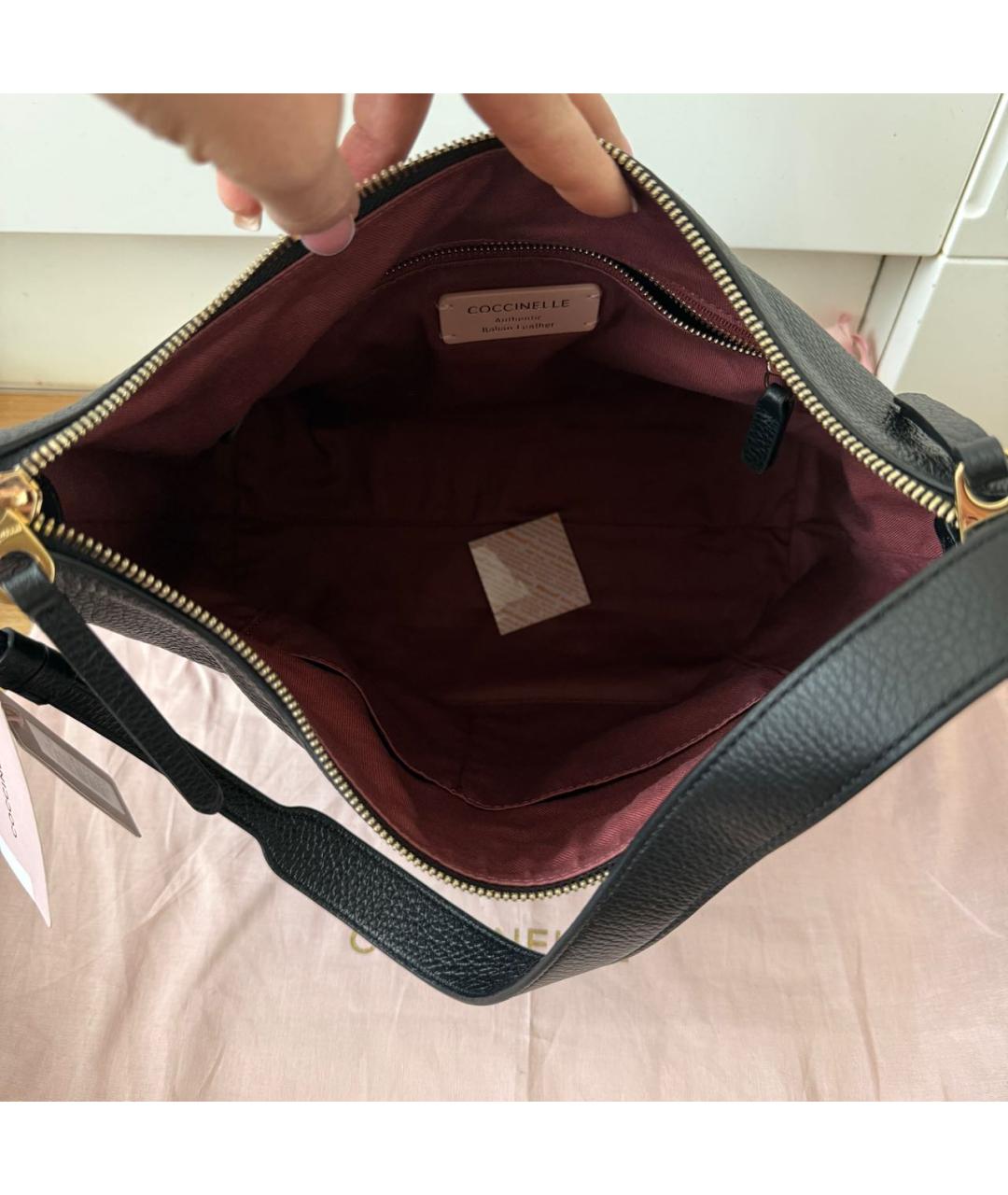 COCCINELLE Черная кожаная сумка через плечо, фото 4